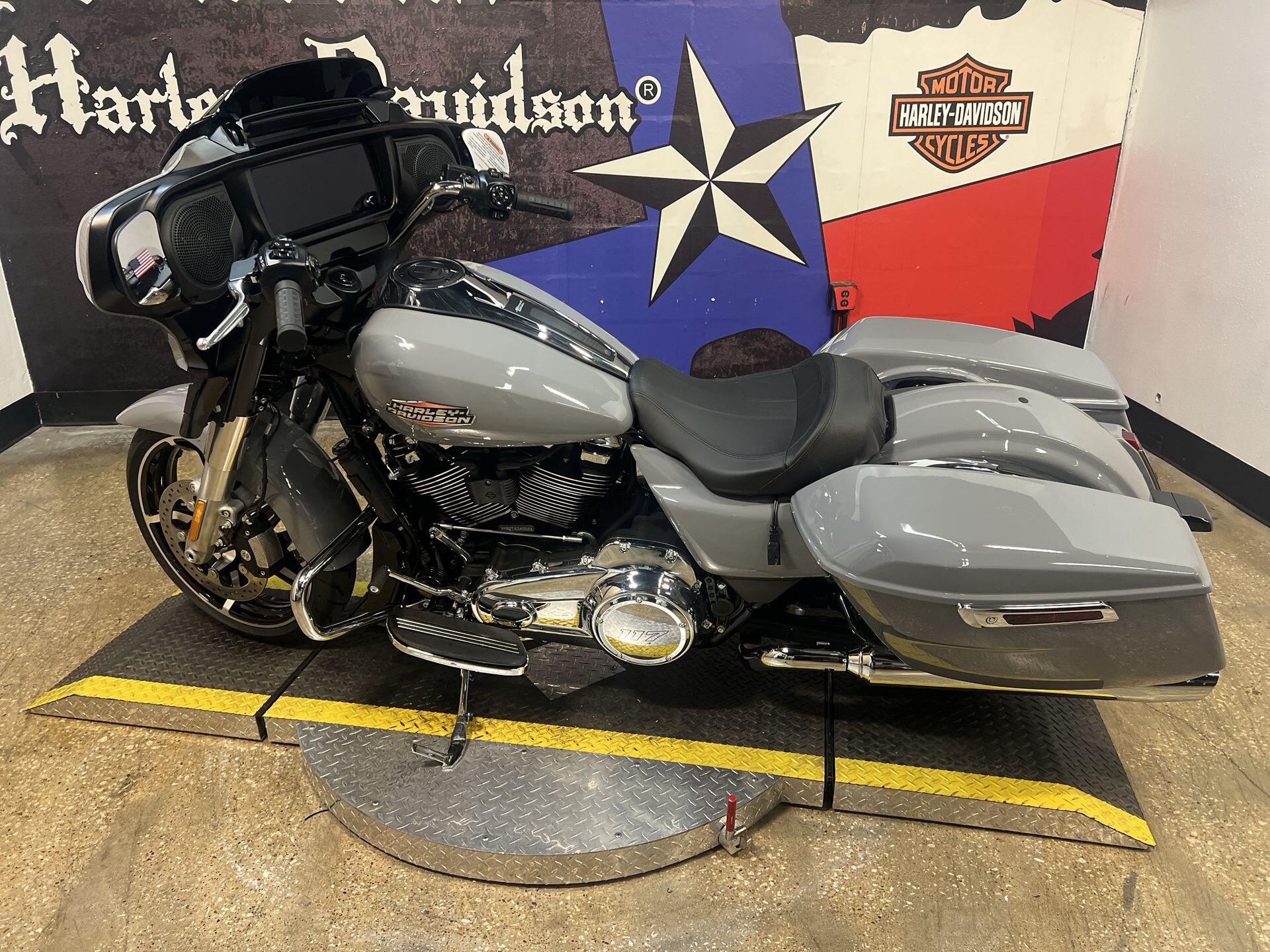 2026 Harley-Davidson® Street Glide® FLHX, photo 3