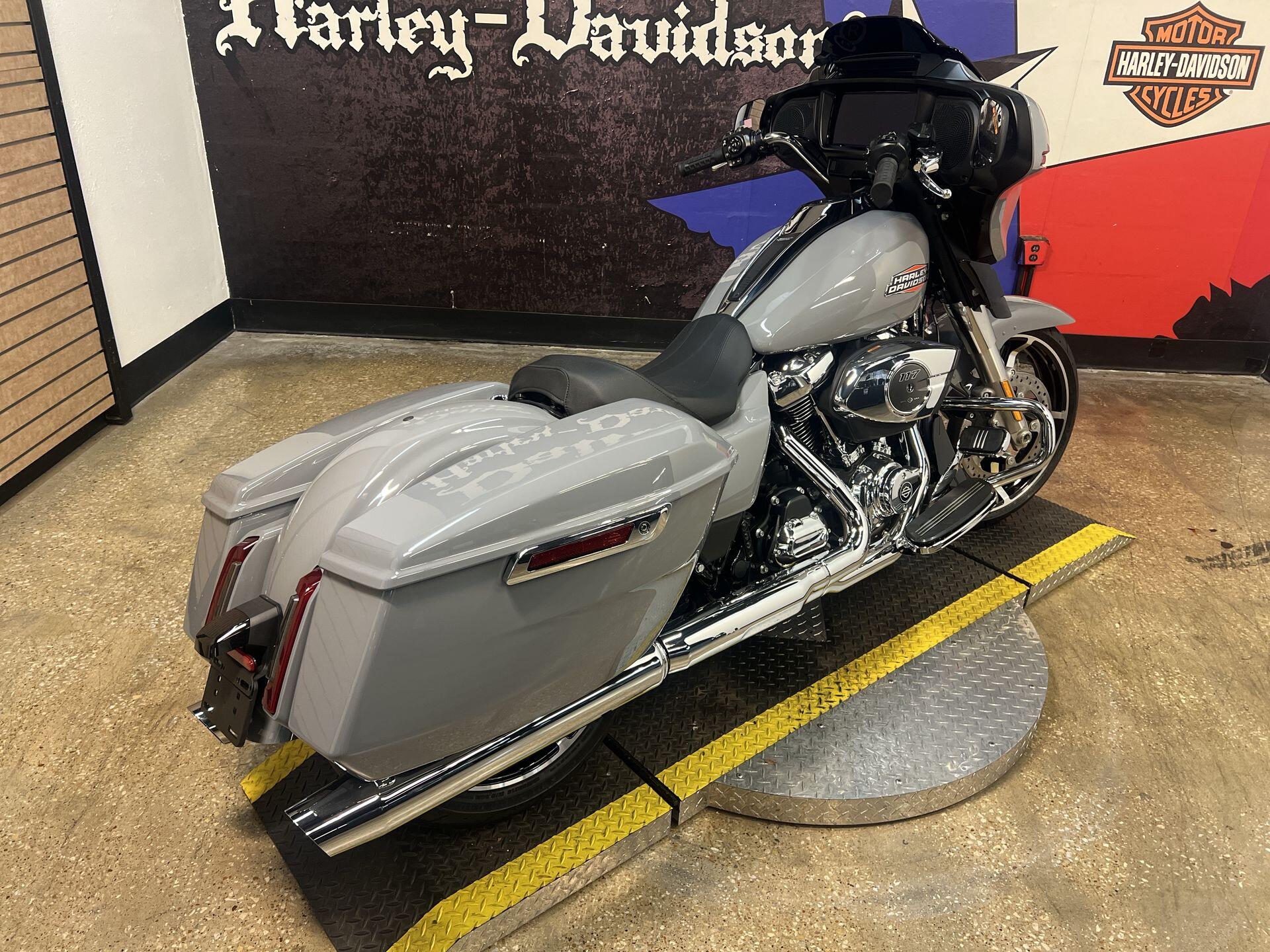 2026 Harley-Davidson® Street Glide® FLHX, photo 8