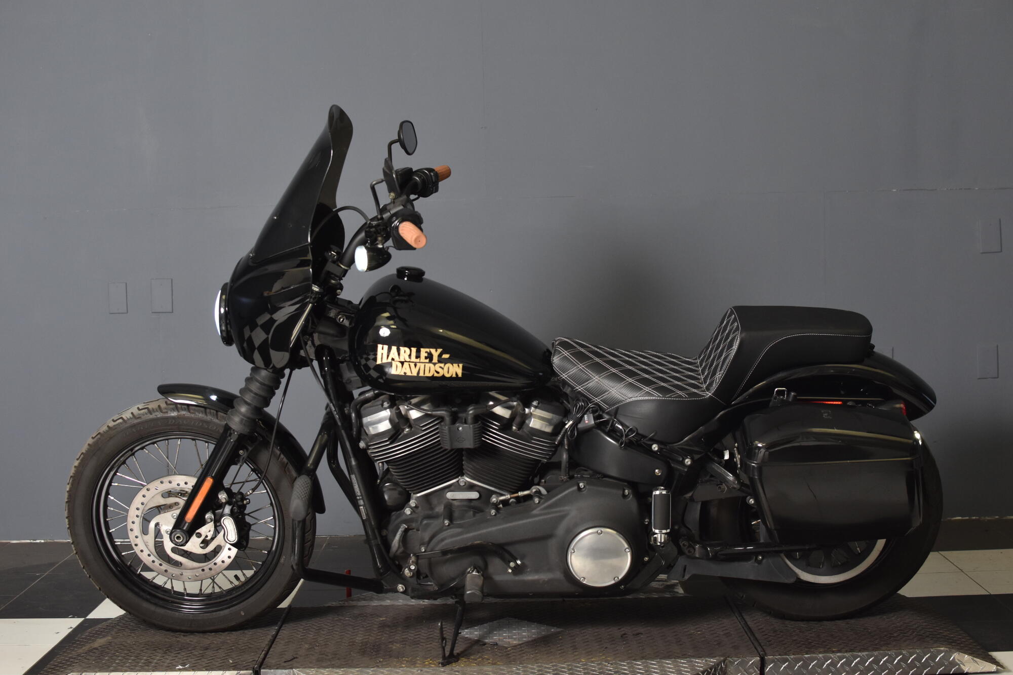 2019 Harley-Davidson® Street Bob® Vivid Black FXBB, photo 5