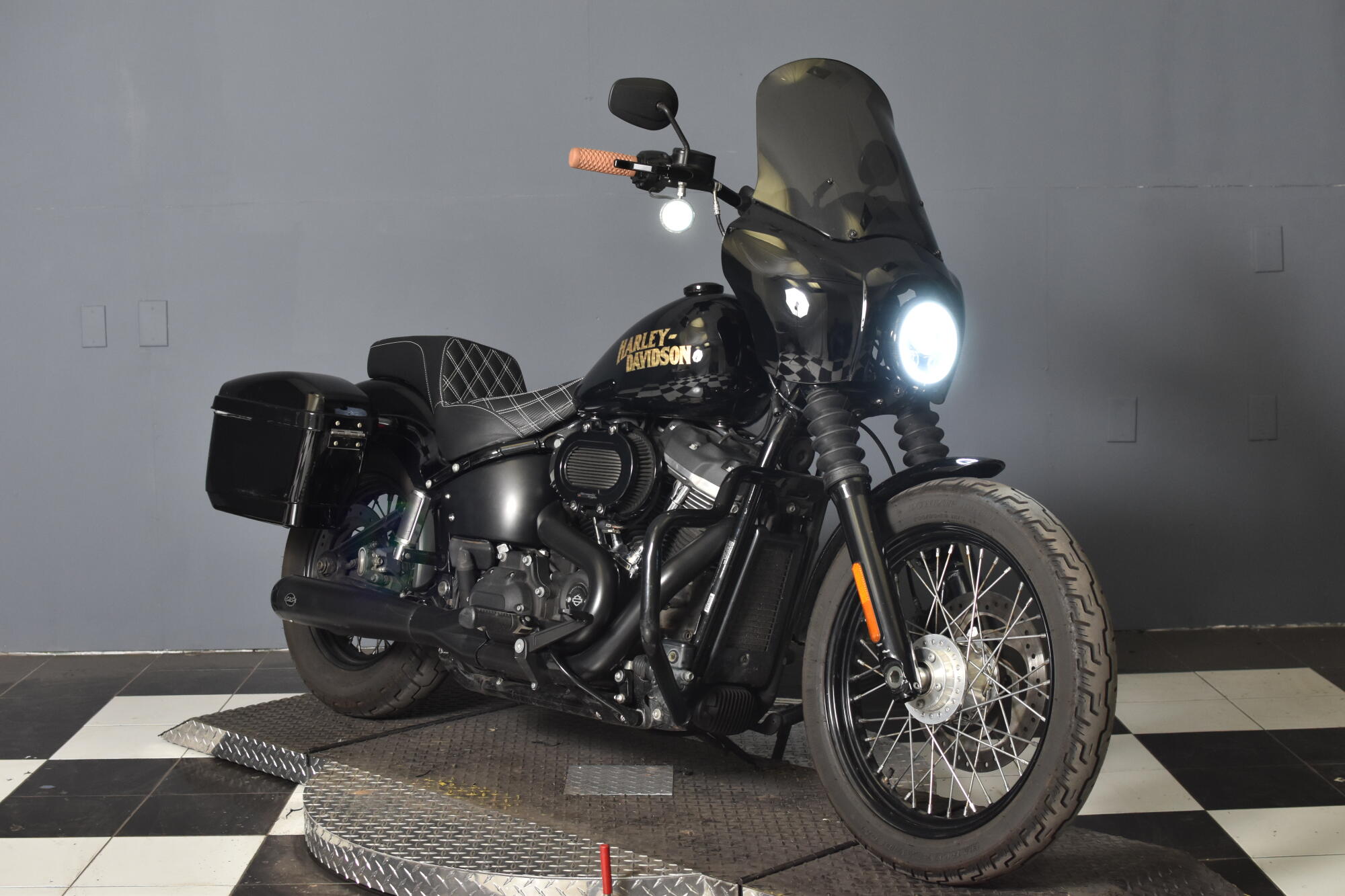 2019 Harley-Davidson® Street Bob® Vivid Black FXBB, photo 2