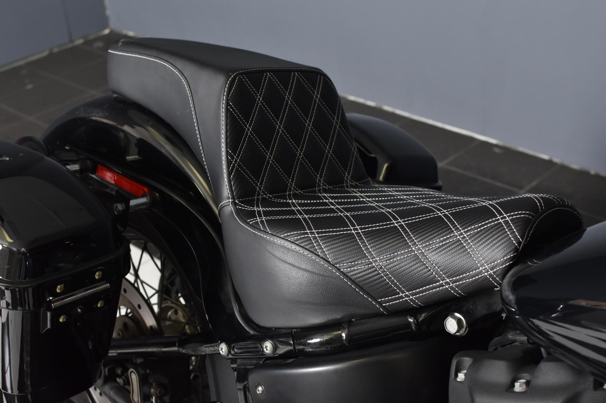2019 Harley-Davidson® Street Bob® Vivid Black FXBB, photo 13