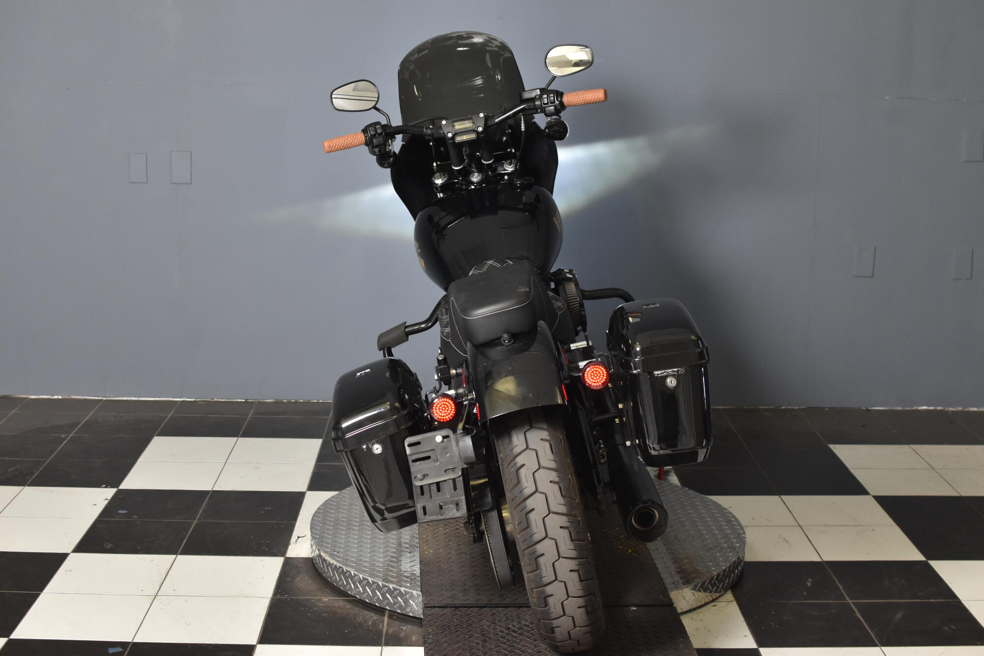 2019 Harley-Davidson® Street Bob® Vivid Black FXBB, photo 7