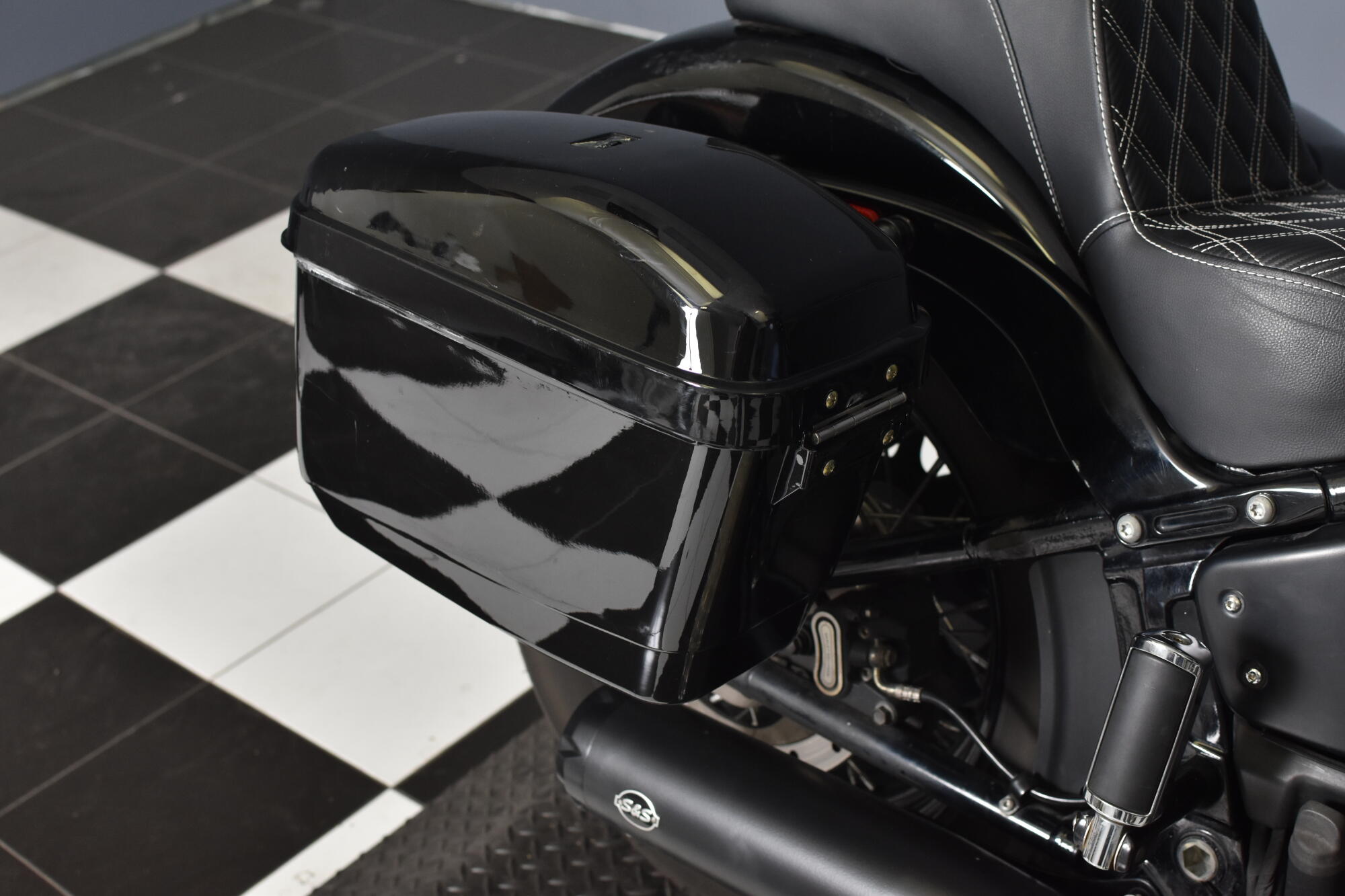 2019 Harley-Davidson® Street Bob® Vivid Black FXBB, photo 12