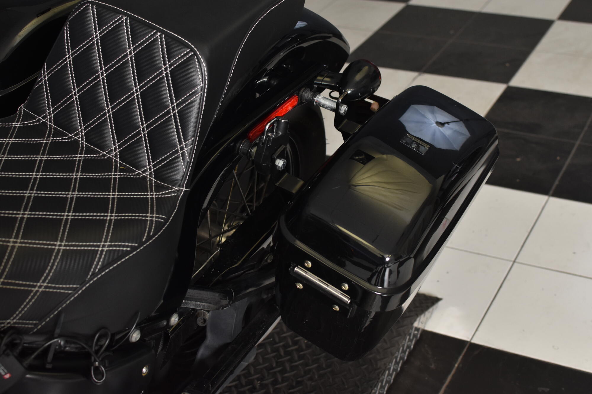 2019 Harley-Davidson® Street Bob® Vivid Black FXBB, photo 17