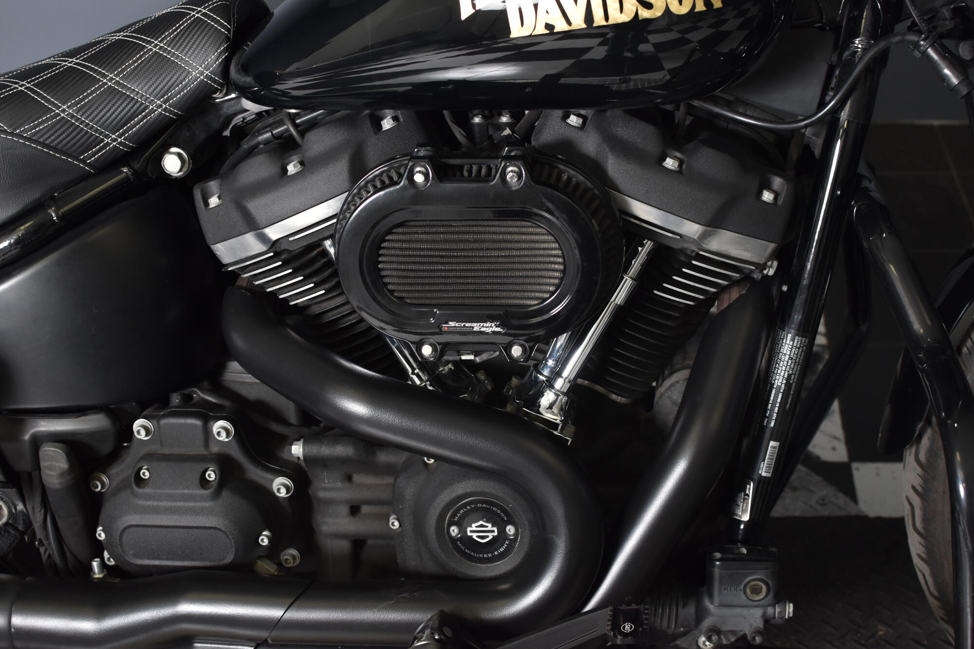 2019 Harley-Davidson® Street Bob® Vivid Black FXBB, photo 11