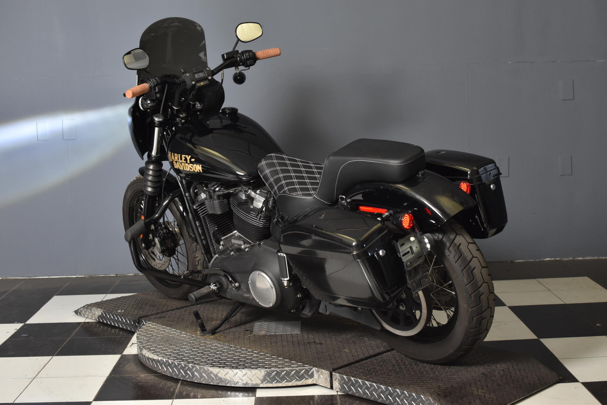 2019 Harley-Davidson® Street Bob® Vivid Black FXBB, photo 6