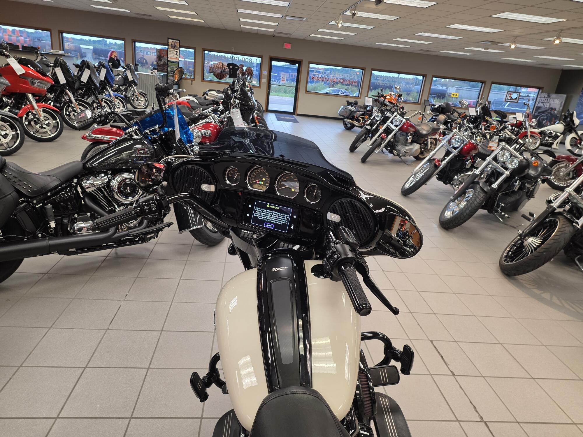 FLHXS 2022 Street Glide® Special, photo 21