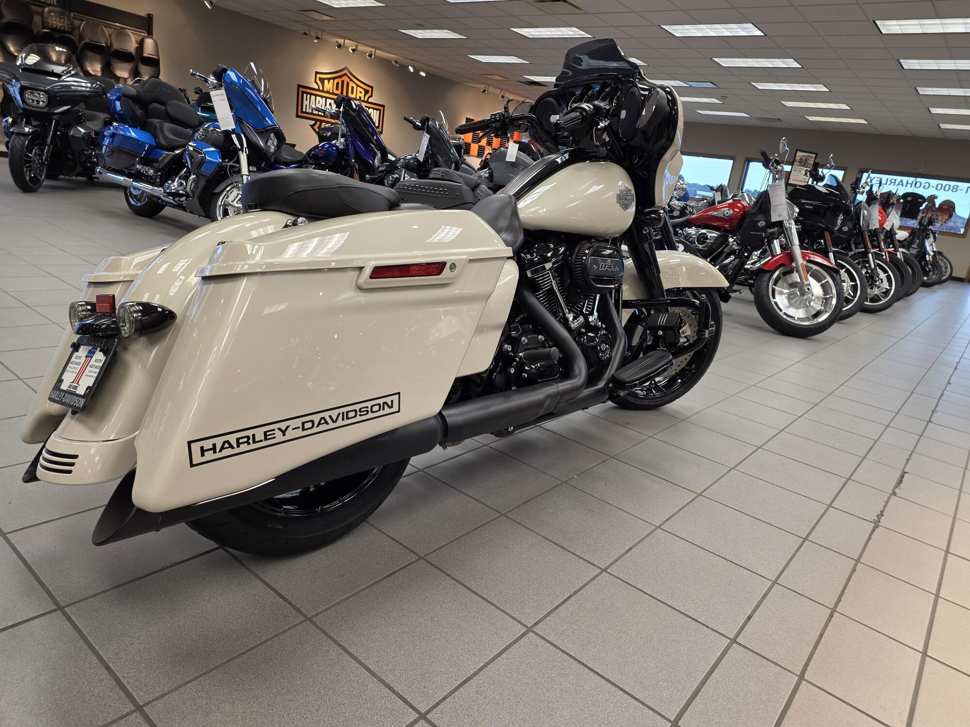 FLHXS 2022 Street Glide® Special, photo 8