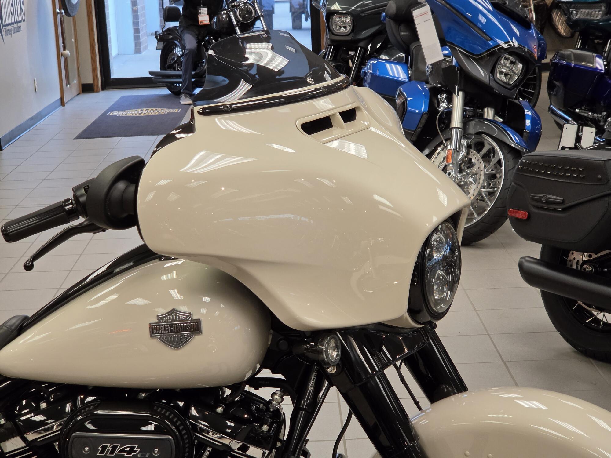 FLHXS 2022 Street Glide® Special, photo 10