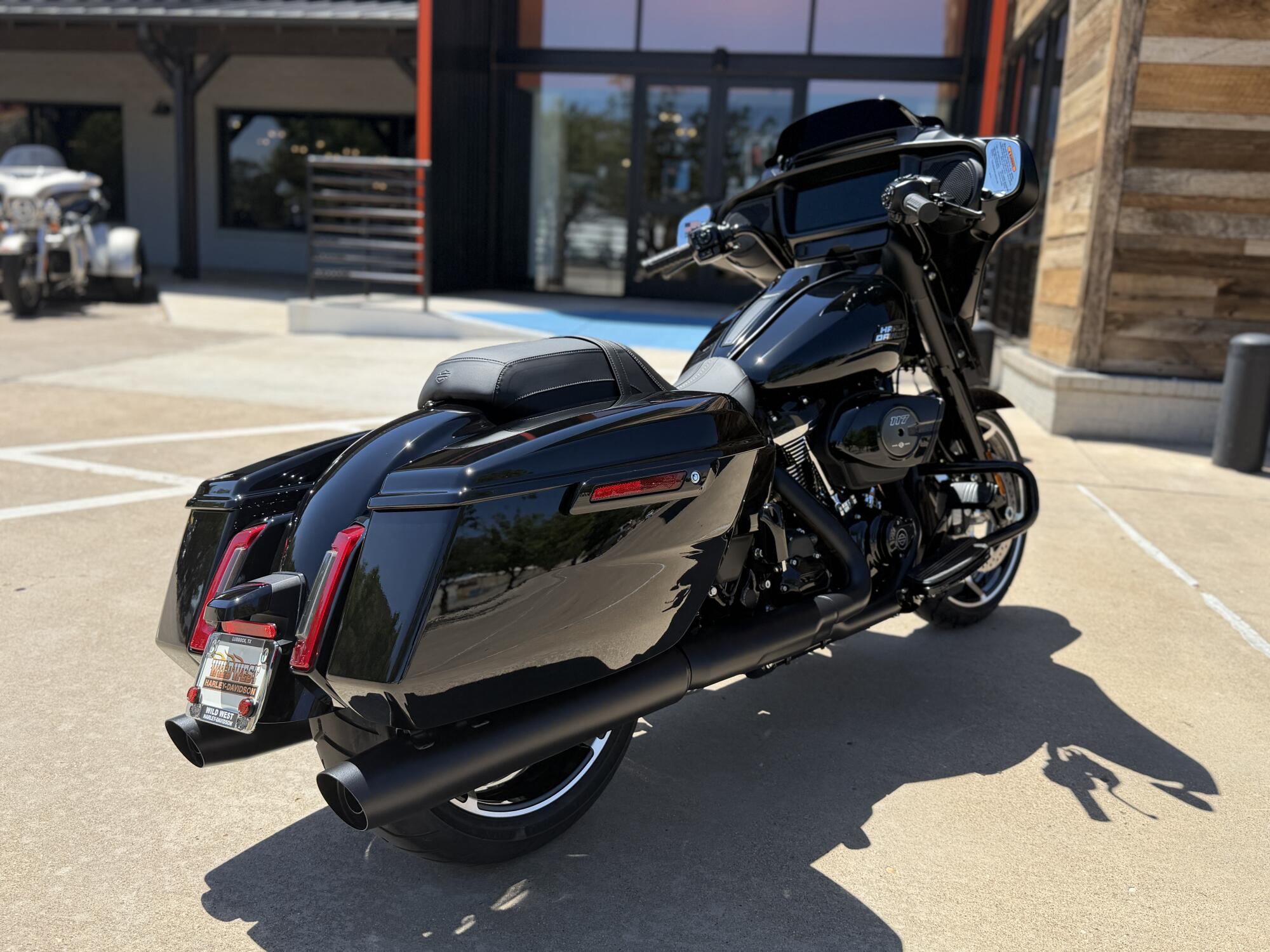 2026 Harley-Davidson® Street Glide® Vivid Black Black Trim, photo 8