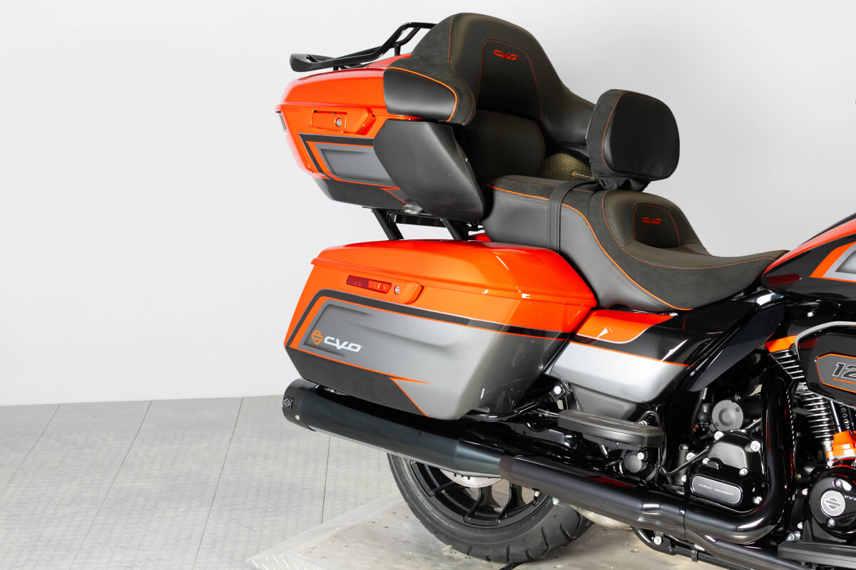 2026 Harley-Davidson® CVO Street Glide Limited FLHXLSE, photo 9
