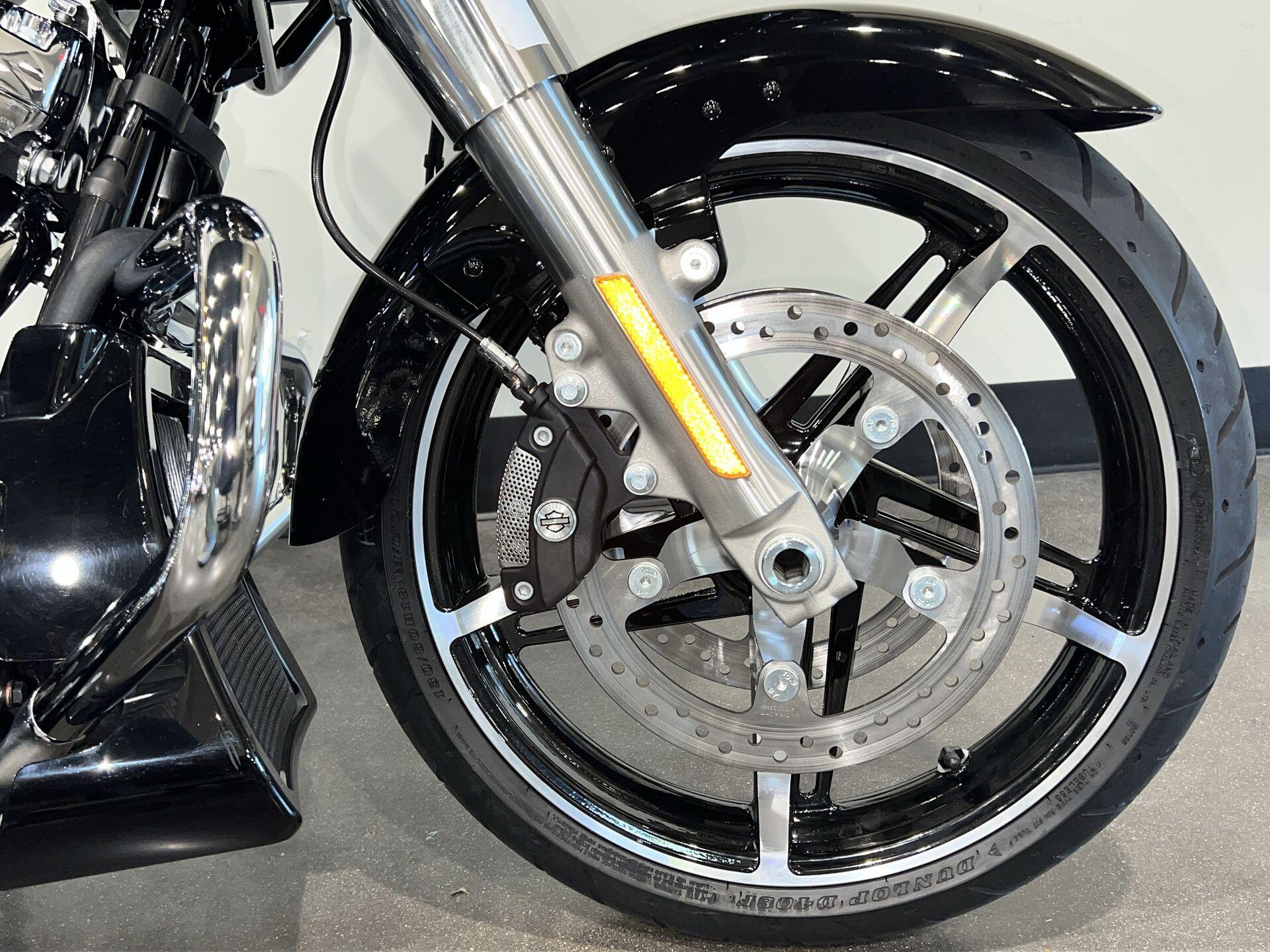 2026 Harley-Davidson® Road Glide® FLTRX, photo 3
