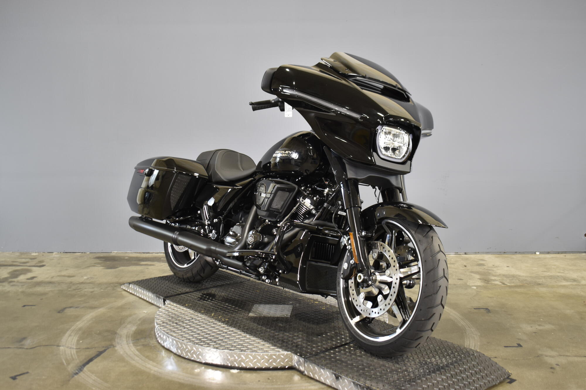 2026 Harley-Davidson® Street Glide® FLHX, photo 2