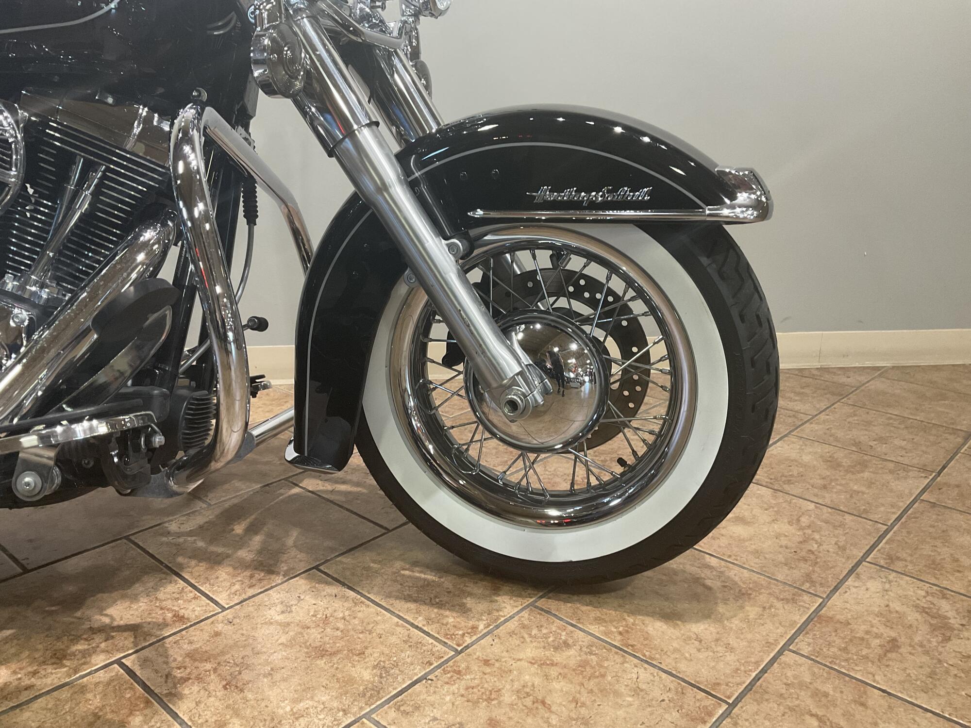 2012 Harley-Davidson® Heritage Softail® Classic Vivid Black FLSTC, photo 7
