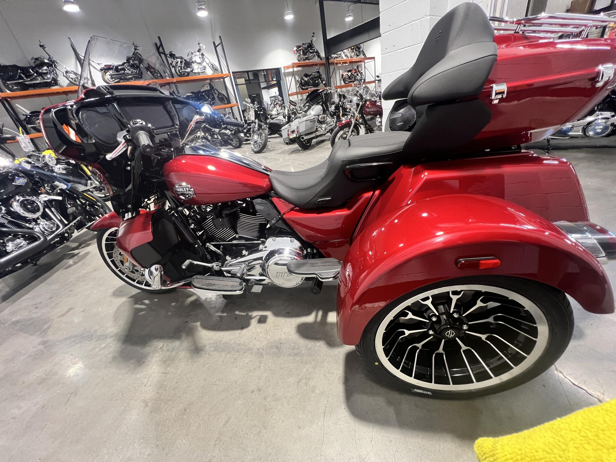 2026 Harley-Davidson® Street Glide 3 Limited Brilliant Red FLHLT, photo 6