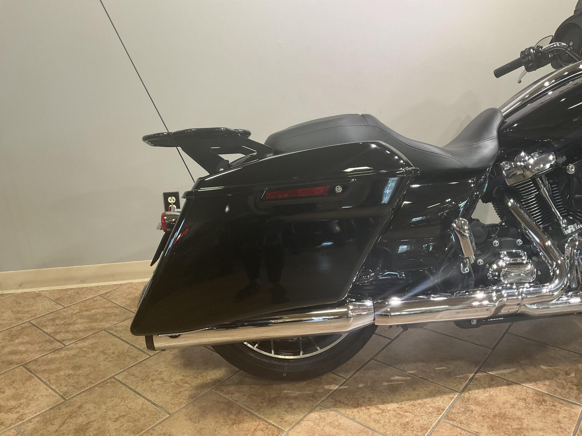 2019 Harley-Davidson® Street Glide® Special Vivid Black FLHXS, photo 5