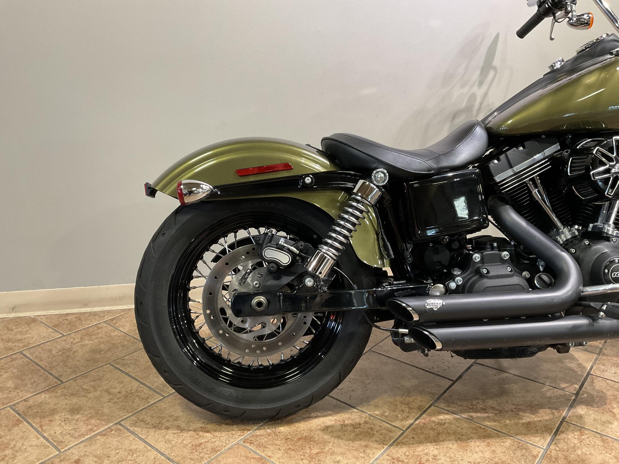 2016 Harley-Davidson® Street Bob® Olive Gold FXDB, photo 5