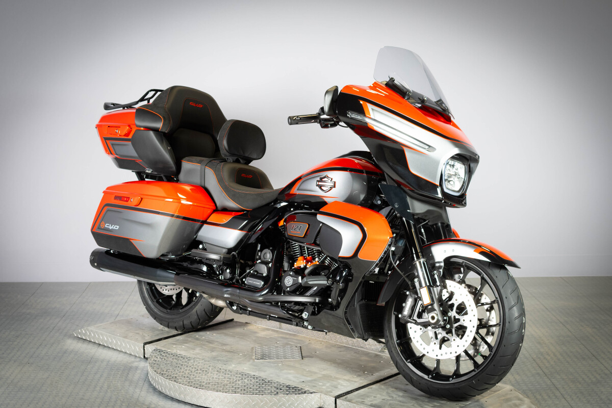 2026 Harley-Davidson® CVO Street Glide Limited FLHXLSE, photo 10