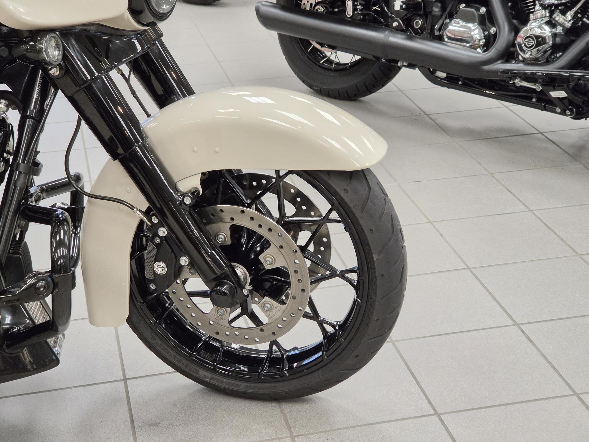 FLHXS 2022 Street Glide® Special, photo 9