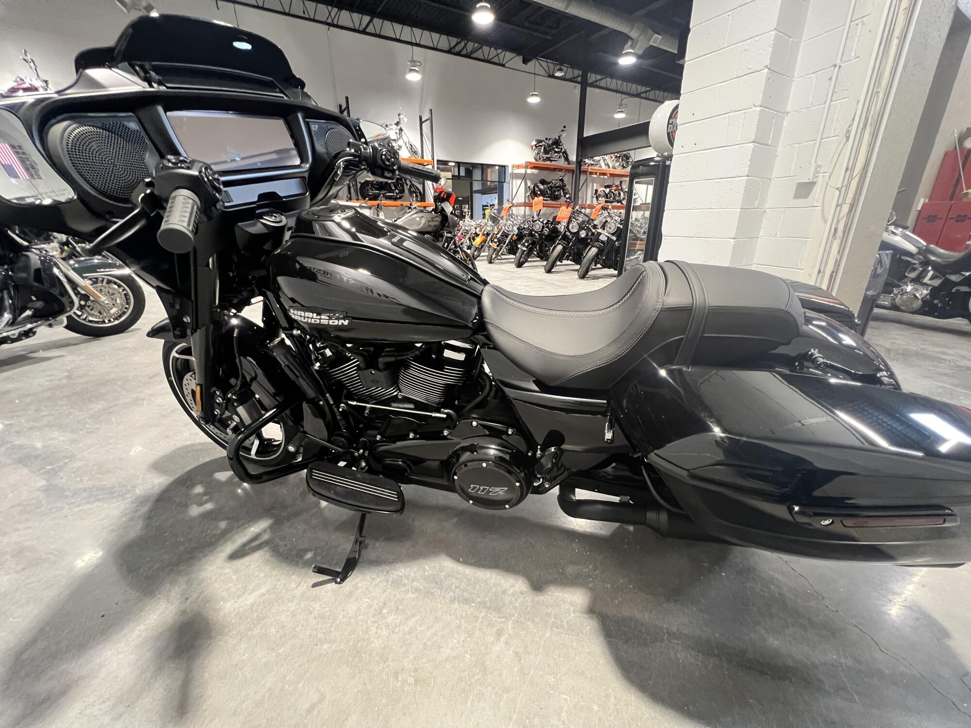 2026 Harley-Davidson® Street Glide® Vivid Black FLHX, photo 6