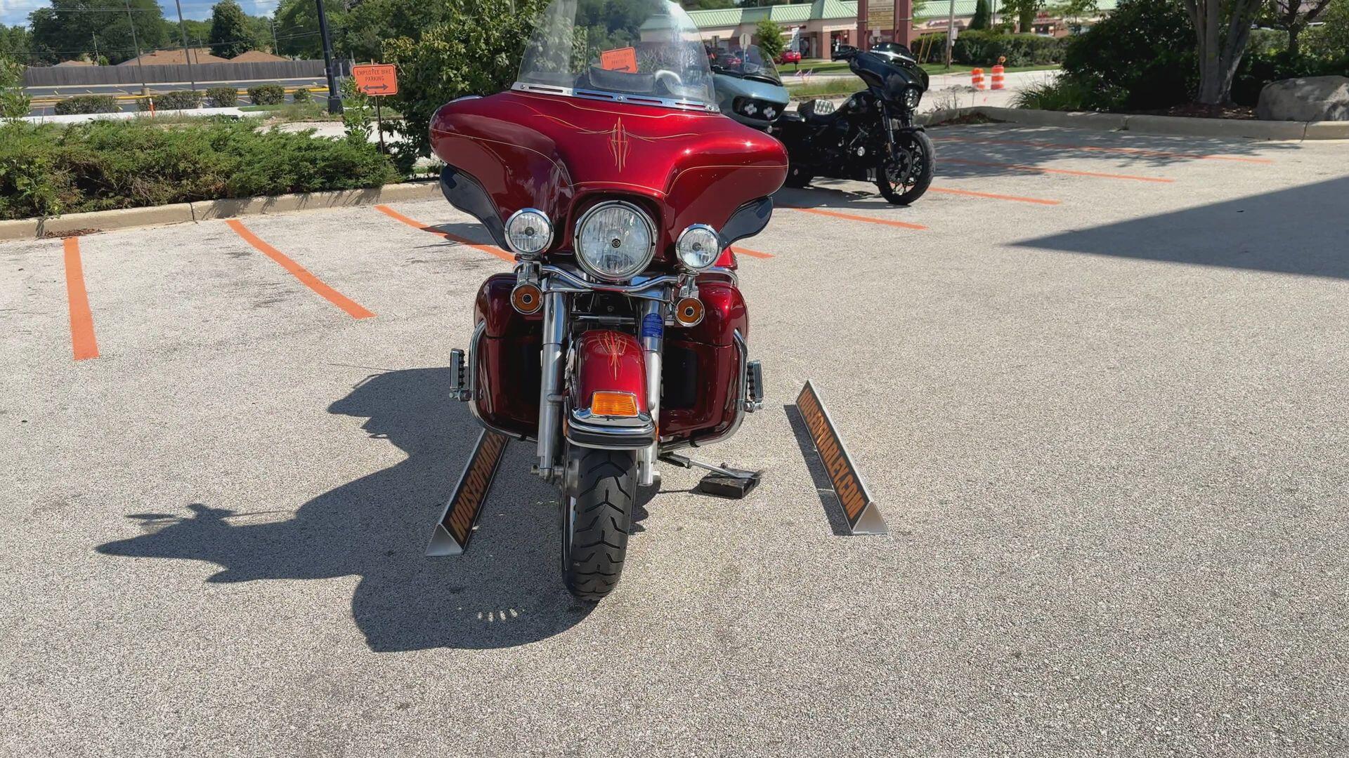 2010 Harley-Davidson® Electra Glide® Ultra Classic® Red Hot Sunglo, photo 4