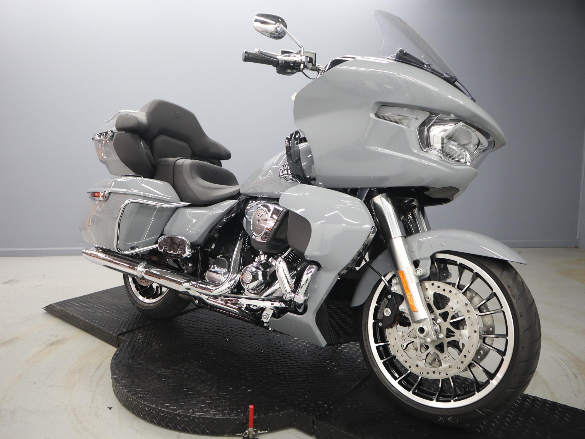 2026 Harley-Davidson® Road Glide Limited FLTRXL, photo 2
