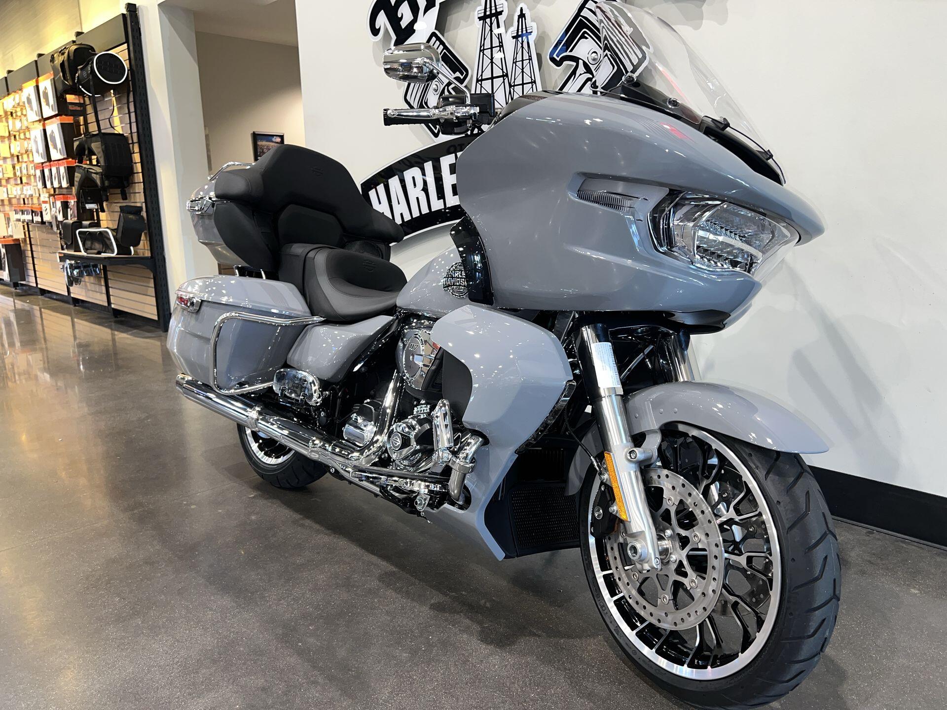 2026 Harley-Davidson® Road Glide Limited FLTRXL, photo 2