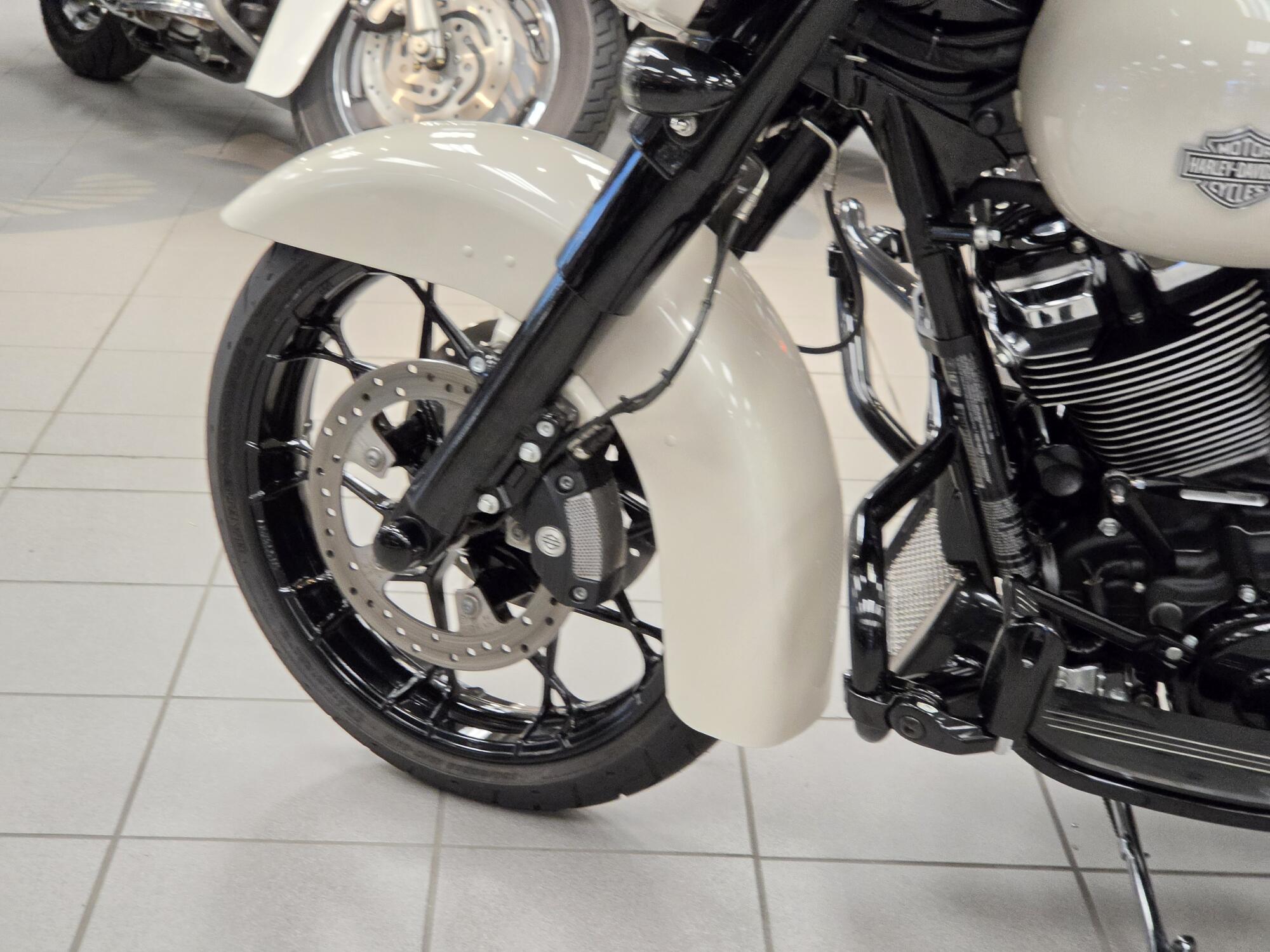 FLHXS 2022 Street Glide® Special, photo 13
