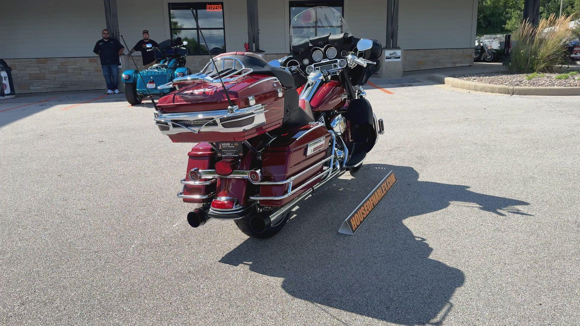 2010 Harley-Davidson® Electra Glide® Ultra Classic® Red Hot Sunglo, photo 10