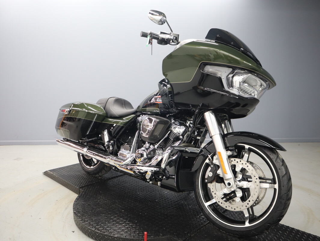 2026 Harley-Davidson® Road Glide™ FLTRX, photo 2