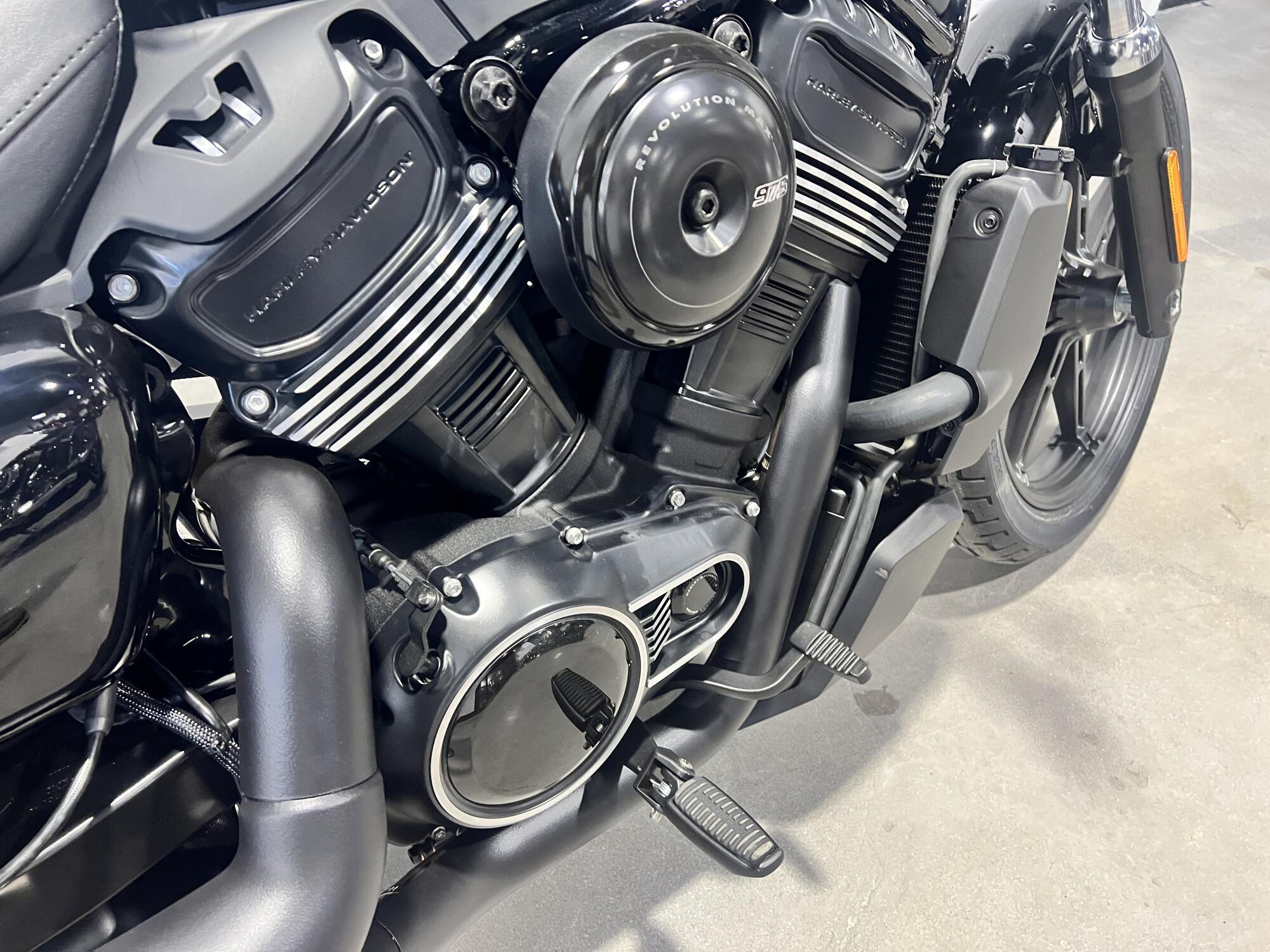 2026 Harley-Davidson® Nightster® Vivid Black RH975, photo 8