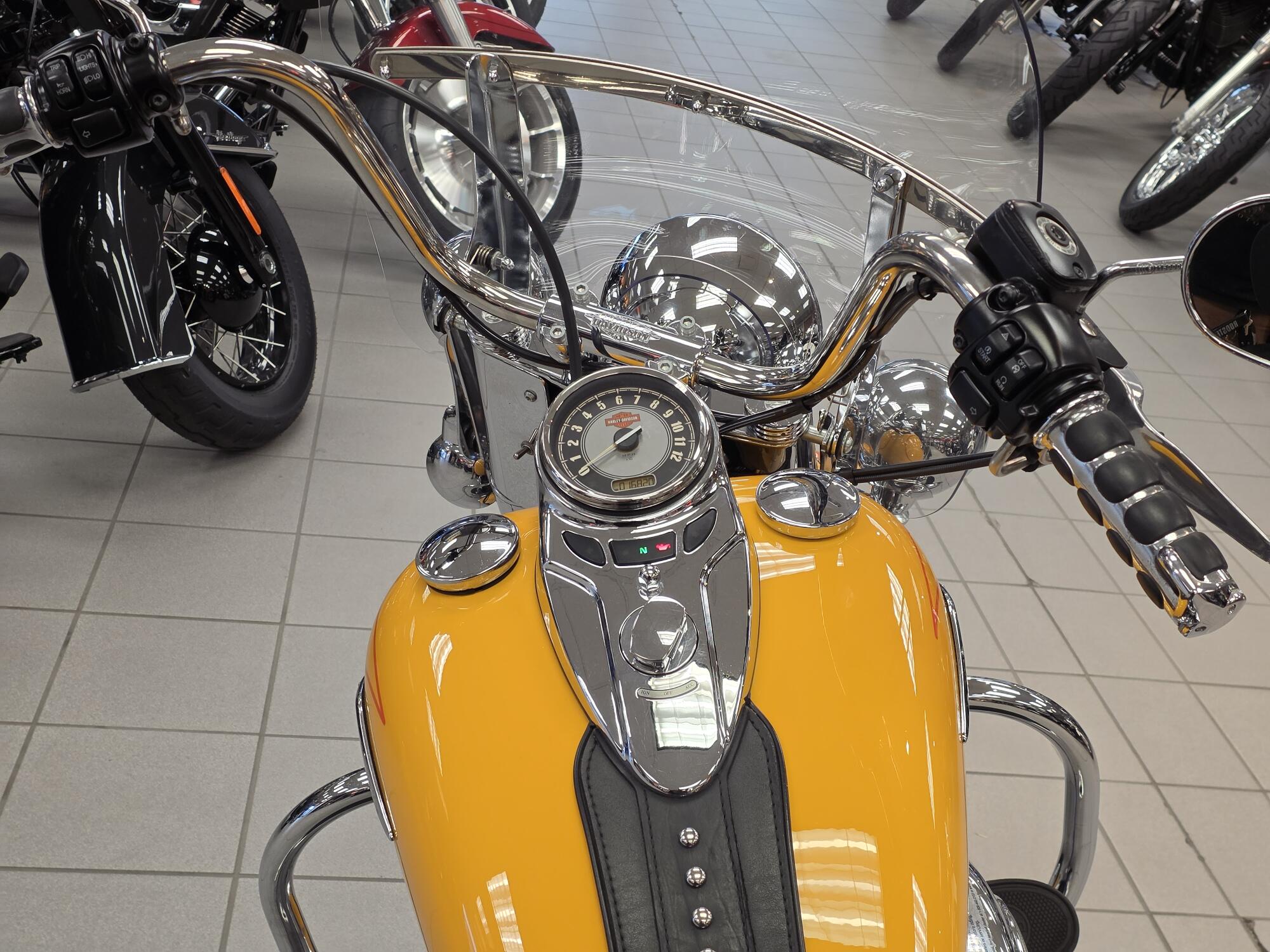 FLSTC 2011 Heritage Softail® Classic, photo 22