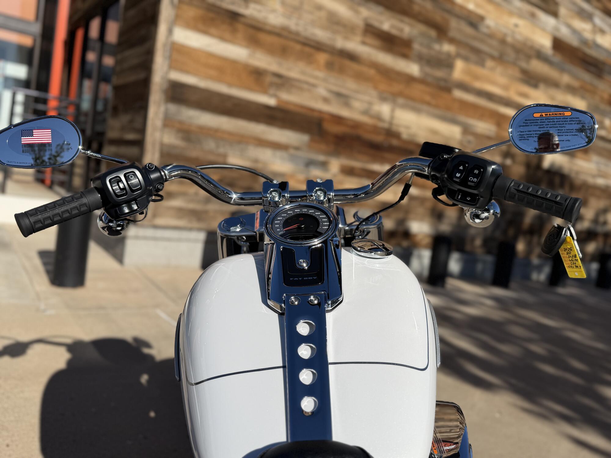 2026 Harley-Davidson® Fat Boy® White Onyx Pearl Chrome Trim, photo 10