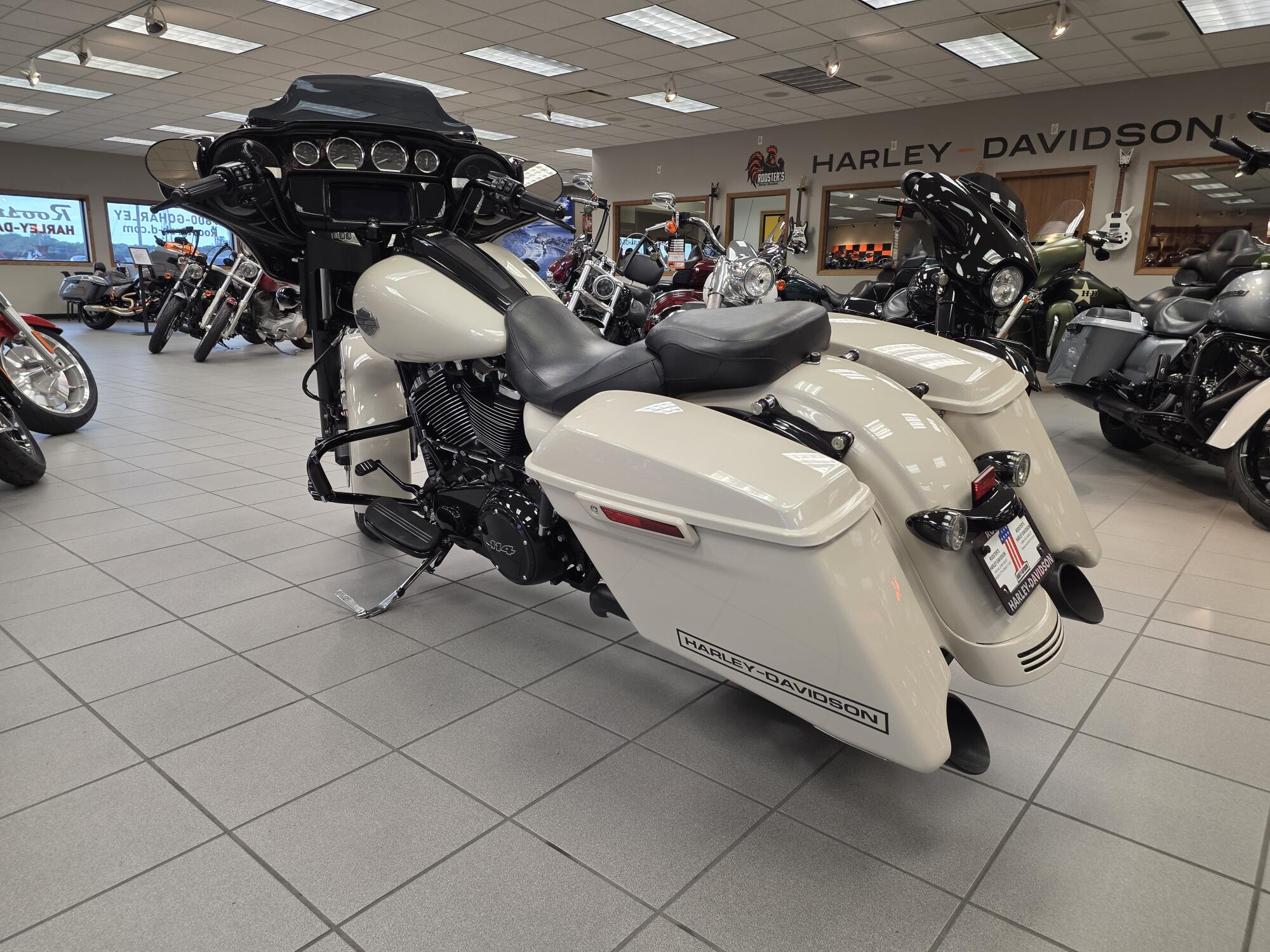 FLHXS 2022 Street Glide® Special, photo 6