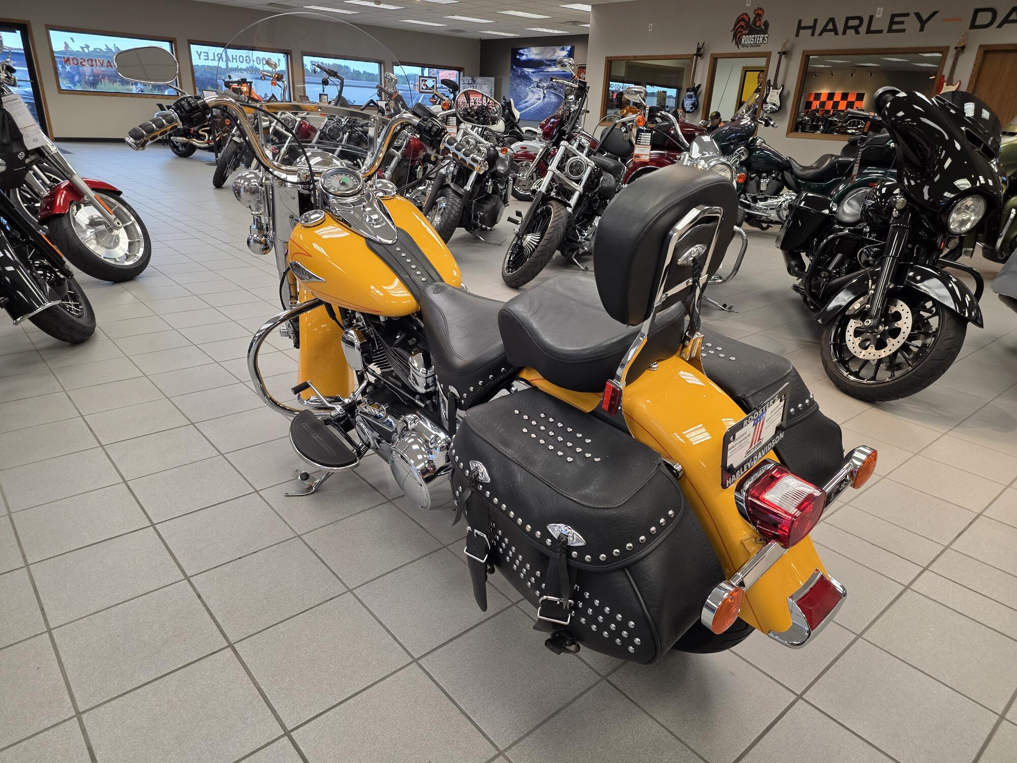FLSTC 2011 Heritage Softail® Classic, photo 6