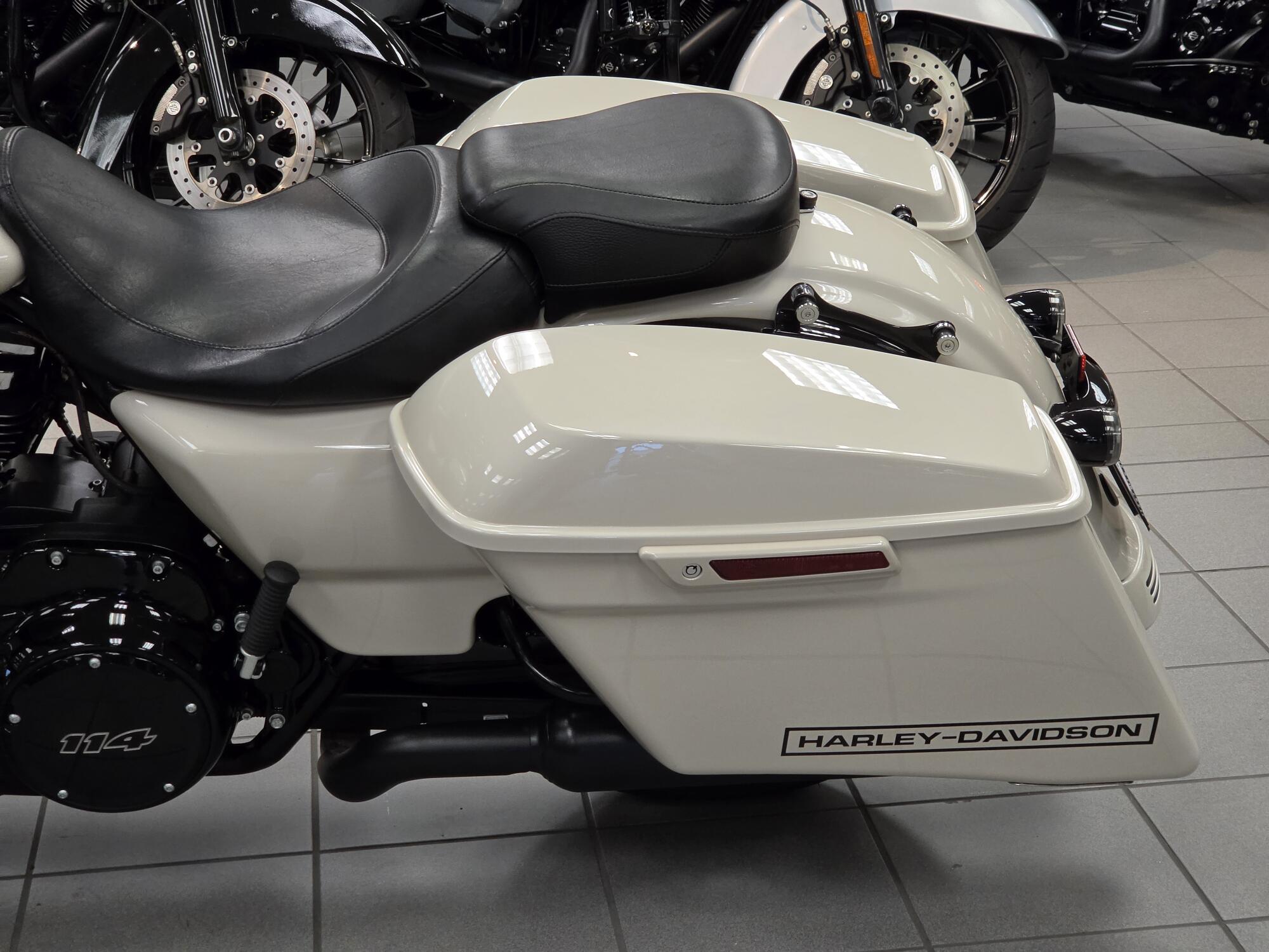 FLHXS 2022 Street Glide® Special, photo 16