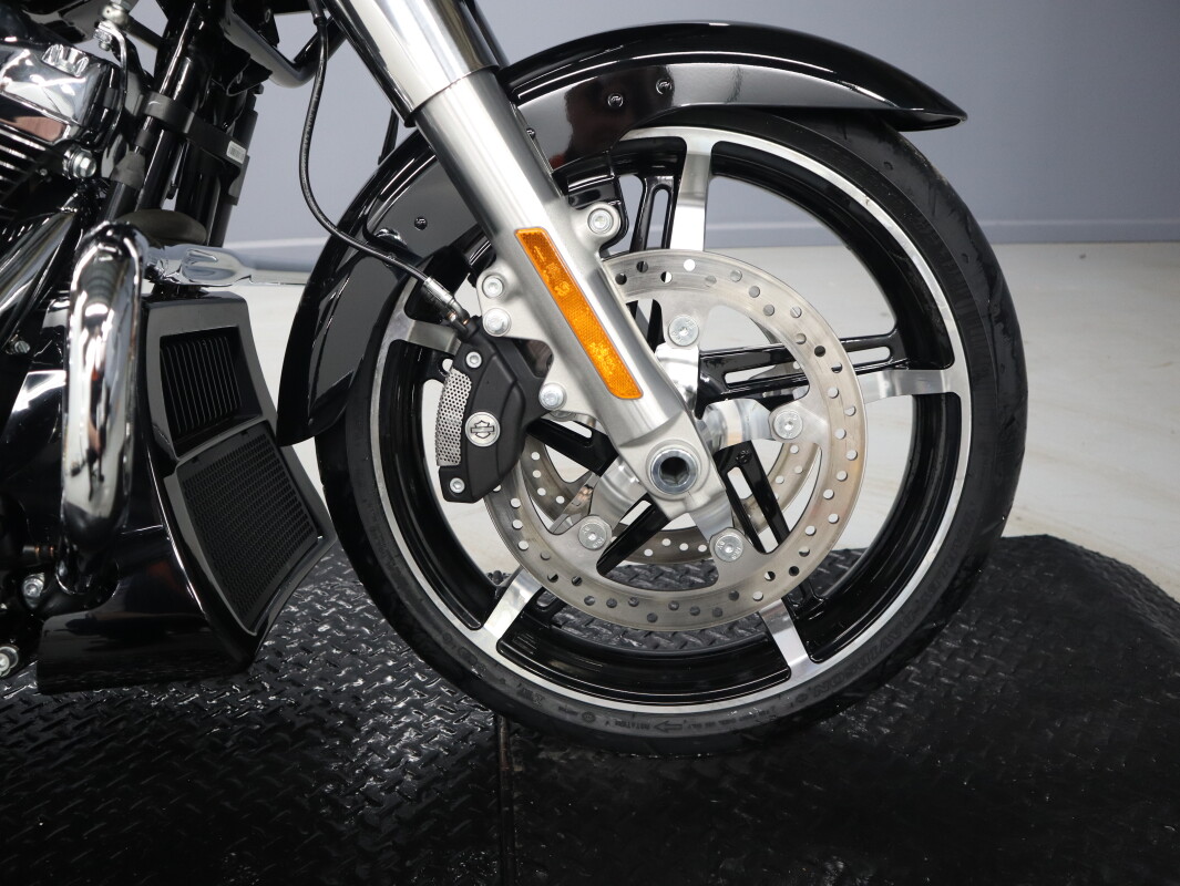 2026 Harley-Davidson® Road Glide™ FLTRX, photo 12