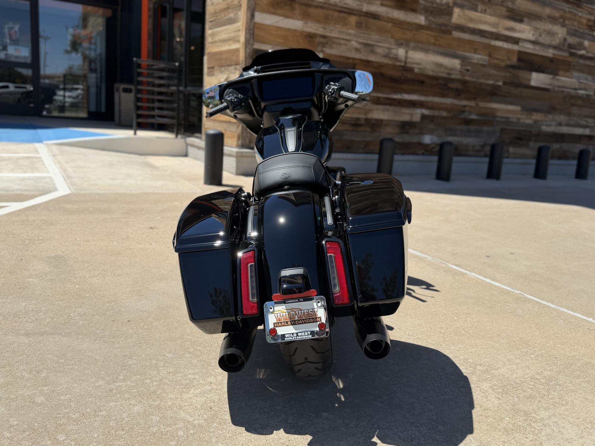 2026 Harley-Davidson® Street Glide® Vivid Black Black Trim, photo 7