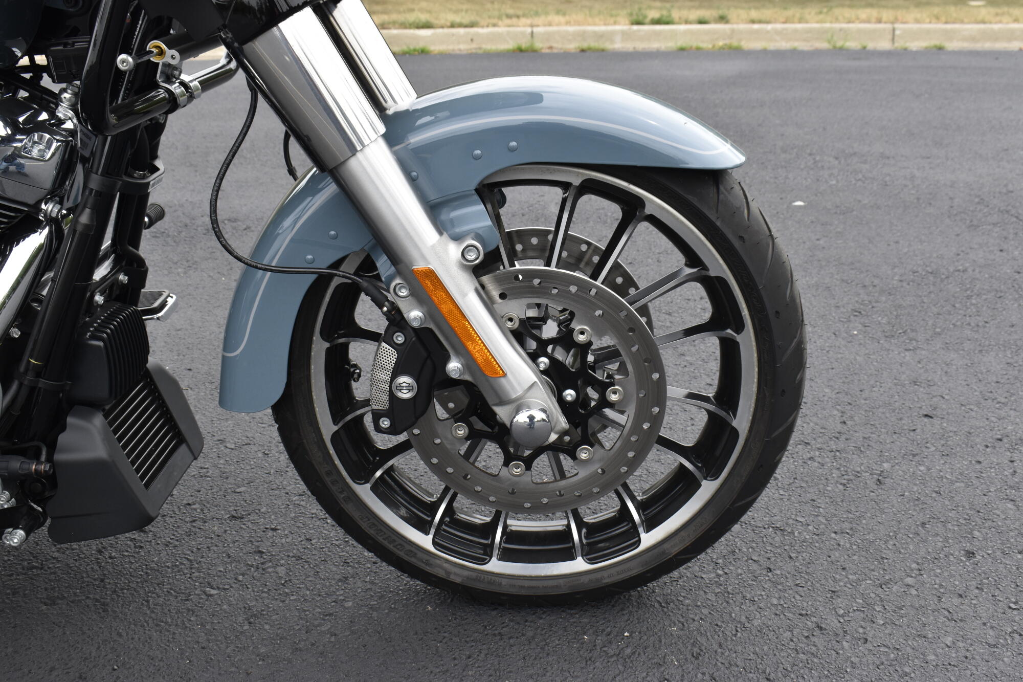 2024 Harley-Davidson® Road Glide® 3 Sharkskin Blue - Black Finish, photo 12