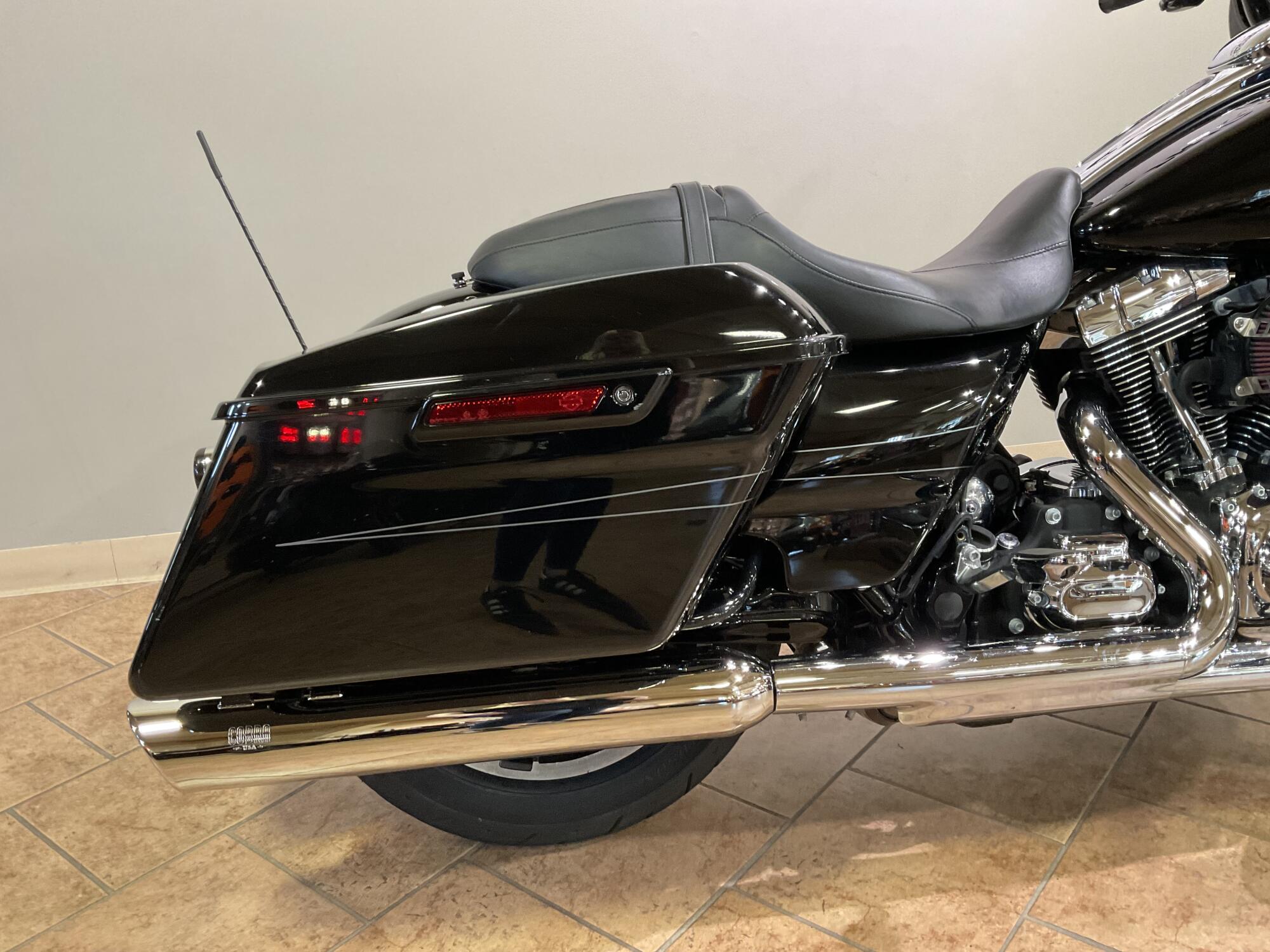 2015 Harley-Davidson® Street Glide® Special Vivid Black FLHXS, photo 5