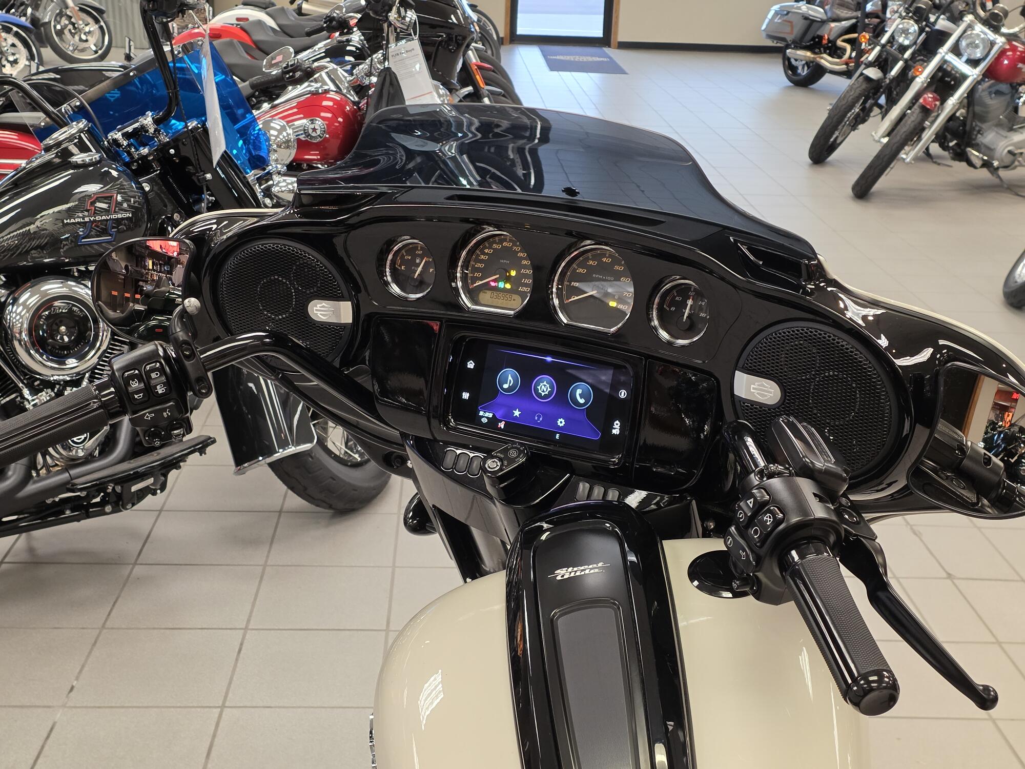 FLHXS 2022 Street Glide® Special, photo 22