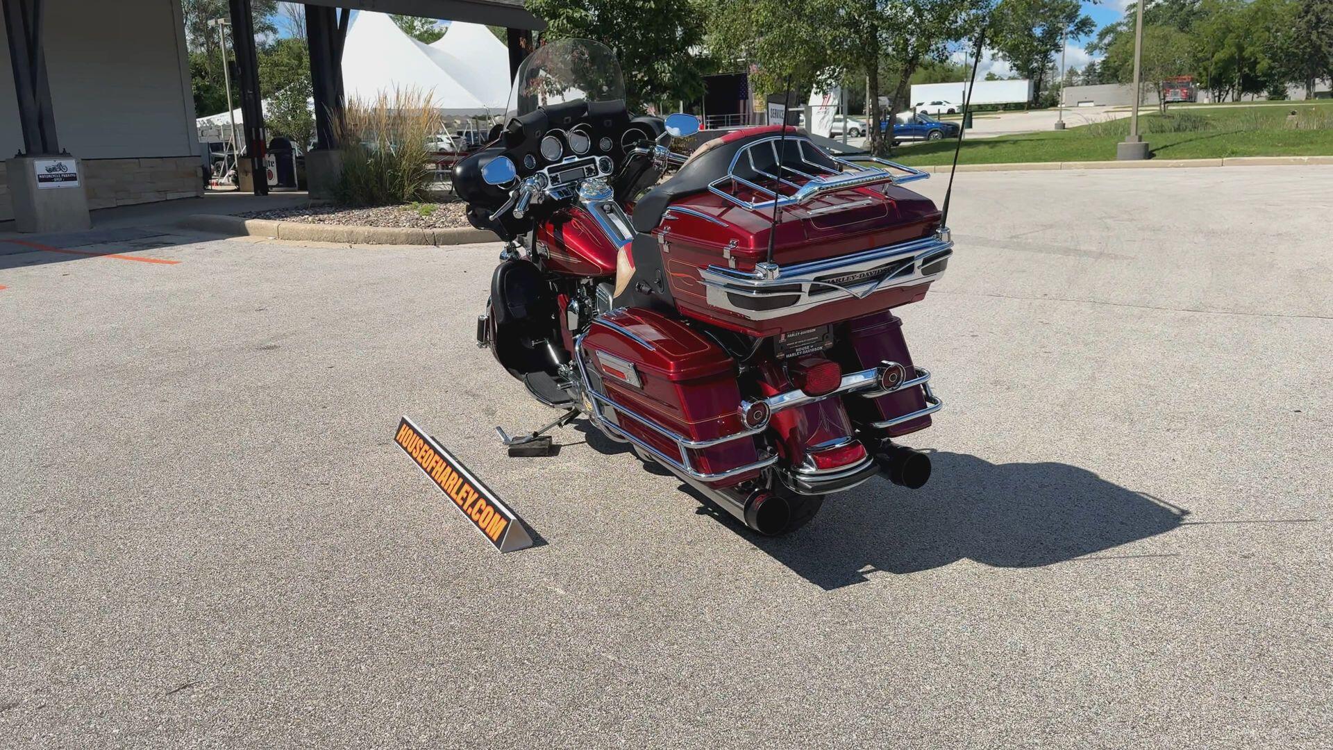 2010 Harley-Davidson® Electra Glide® Ultra Classic® Red Hot Sunglo, photo 9
