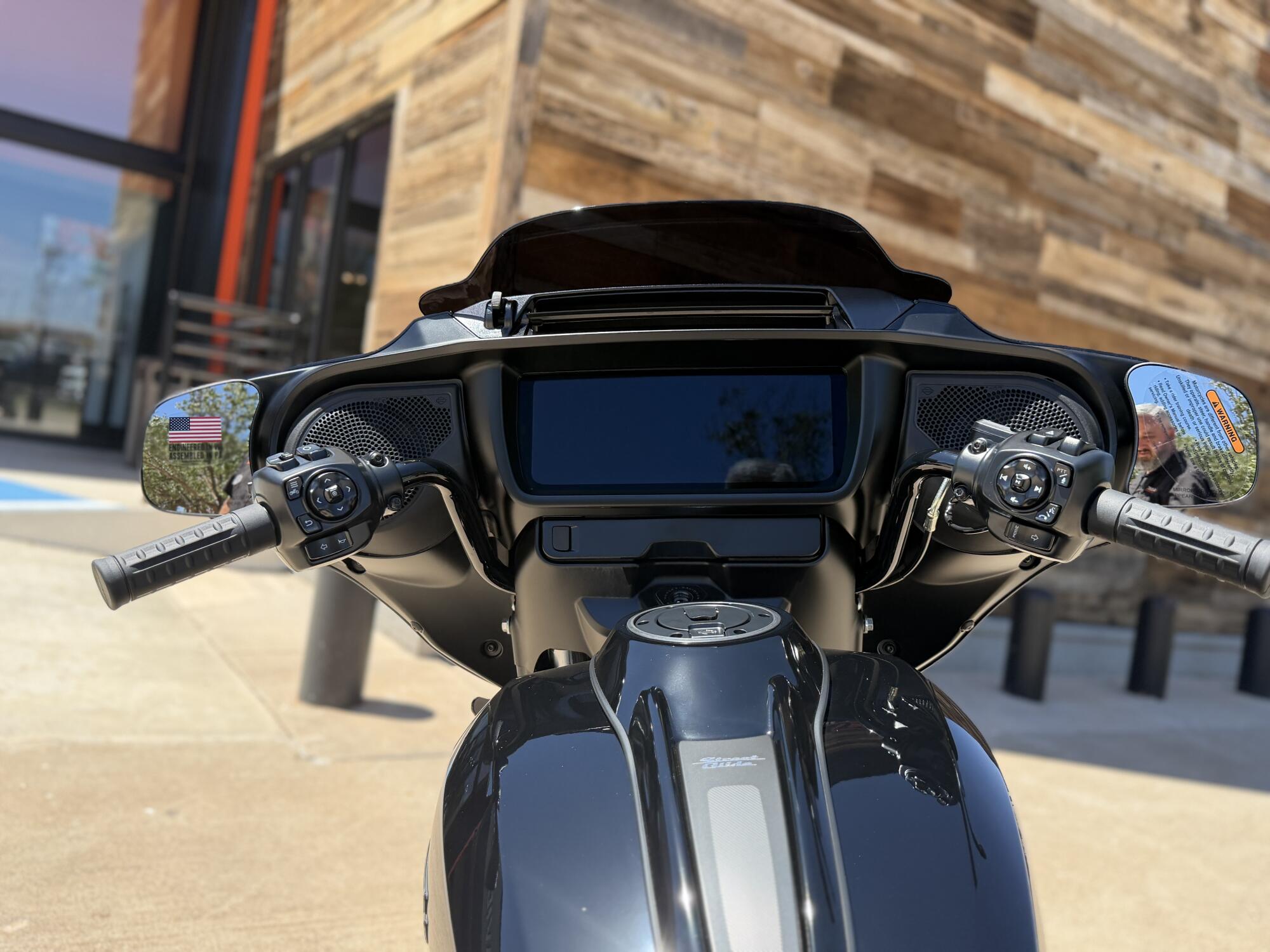 2026 Harley-Davidson® Street Glide® Vivid Black Black Trim, photo 10