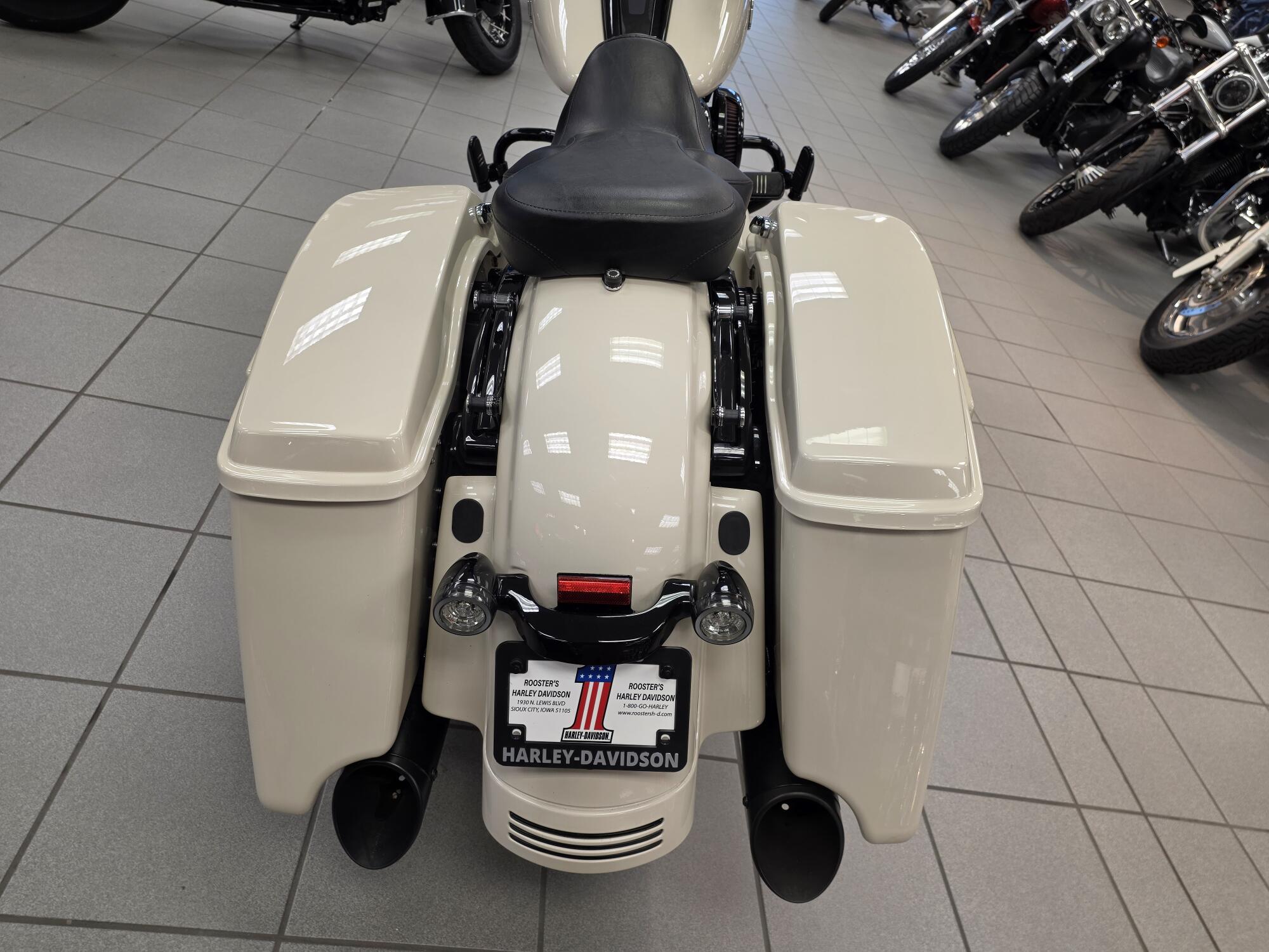 FLHXS 2022 Street Glide® Special, photo 17