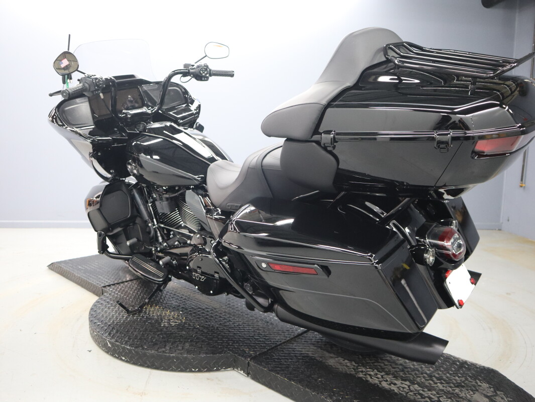 2026 Harley-Davidson® Road Glide Limited FLTRXL, photo 6