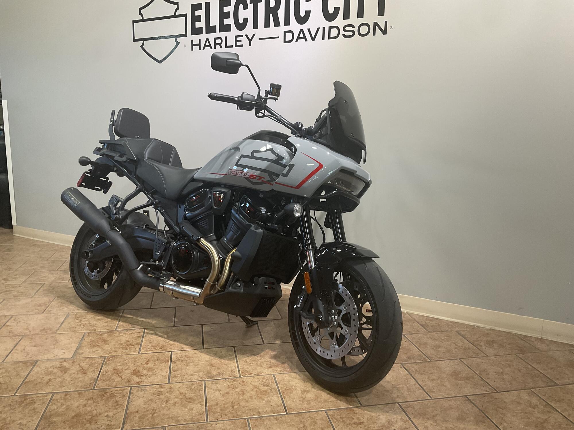 2025 Harley-Davidson® Pan America® 1250 ST Billiard Gray RA1250ST, photo 3