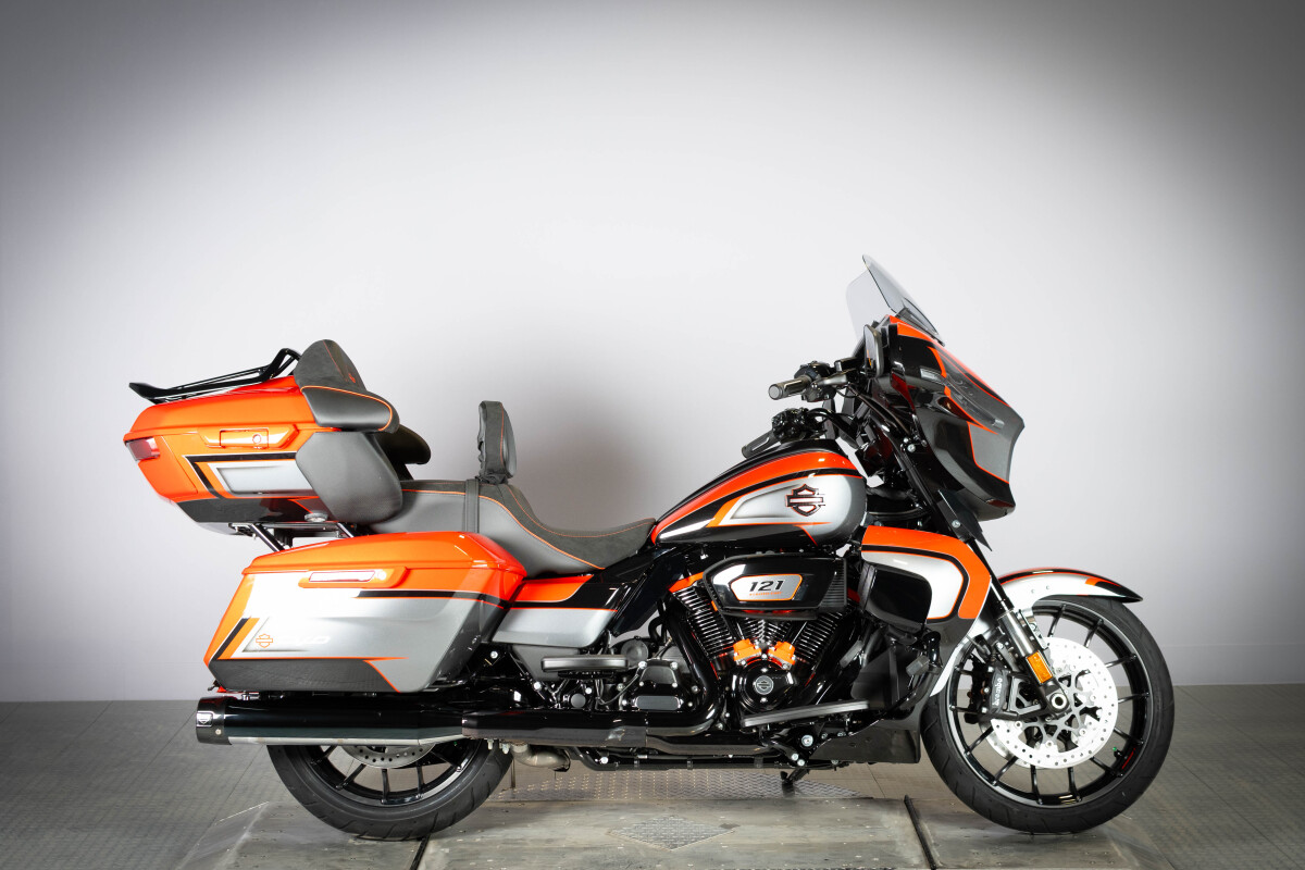 2026 Harley-Davidson® CVO Street Glide Limited FLHXLSE, photo 2