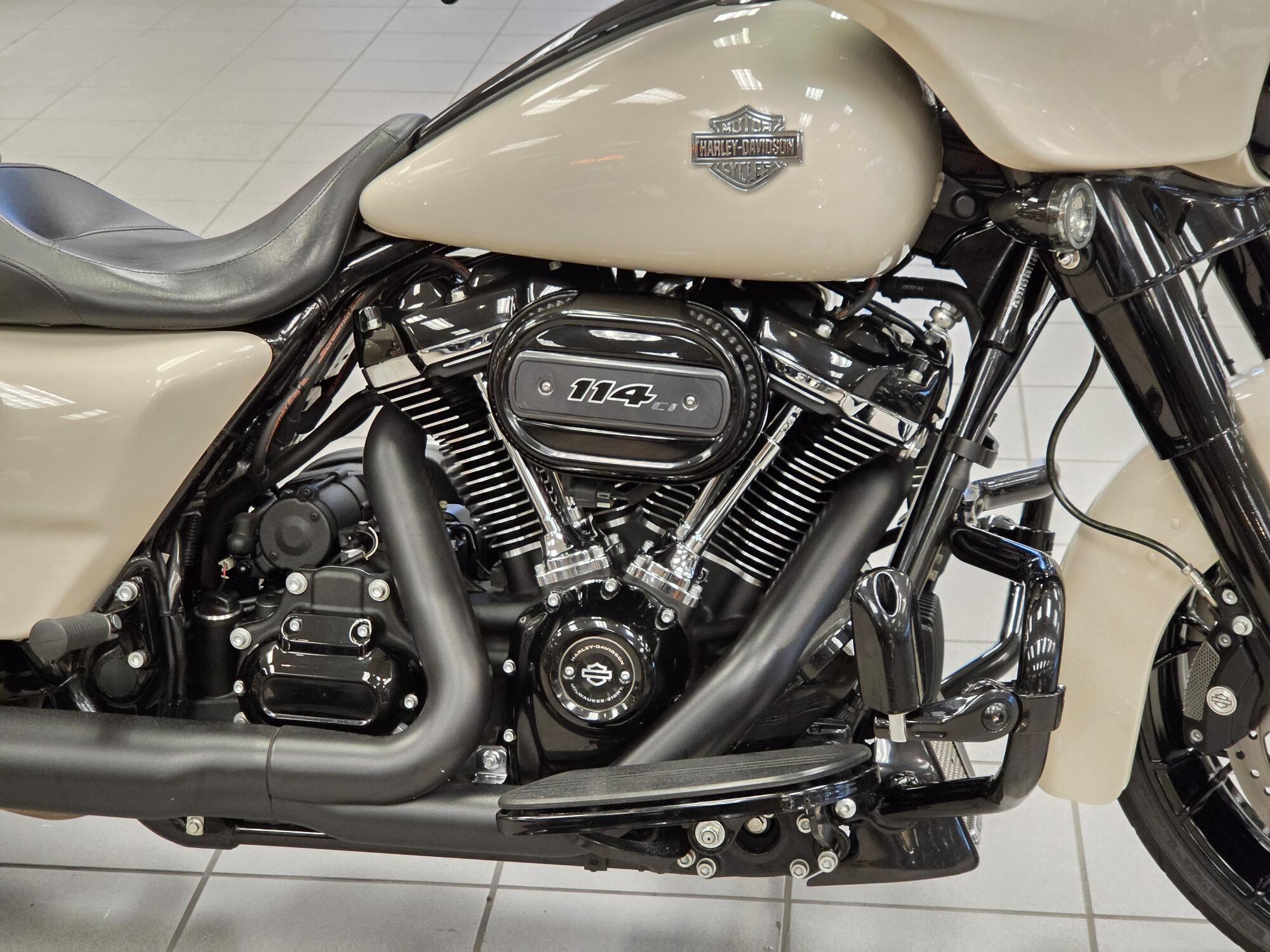 FLHXS 2022 Street Glide® Special, photo 11