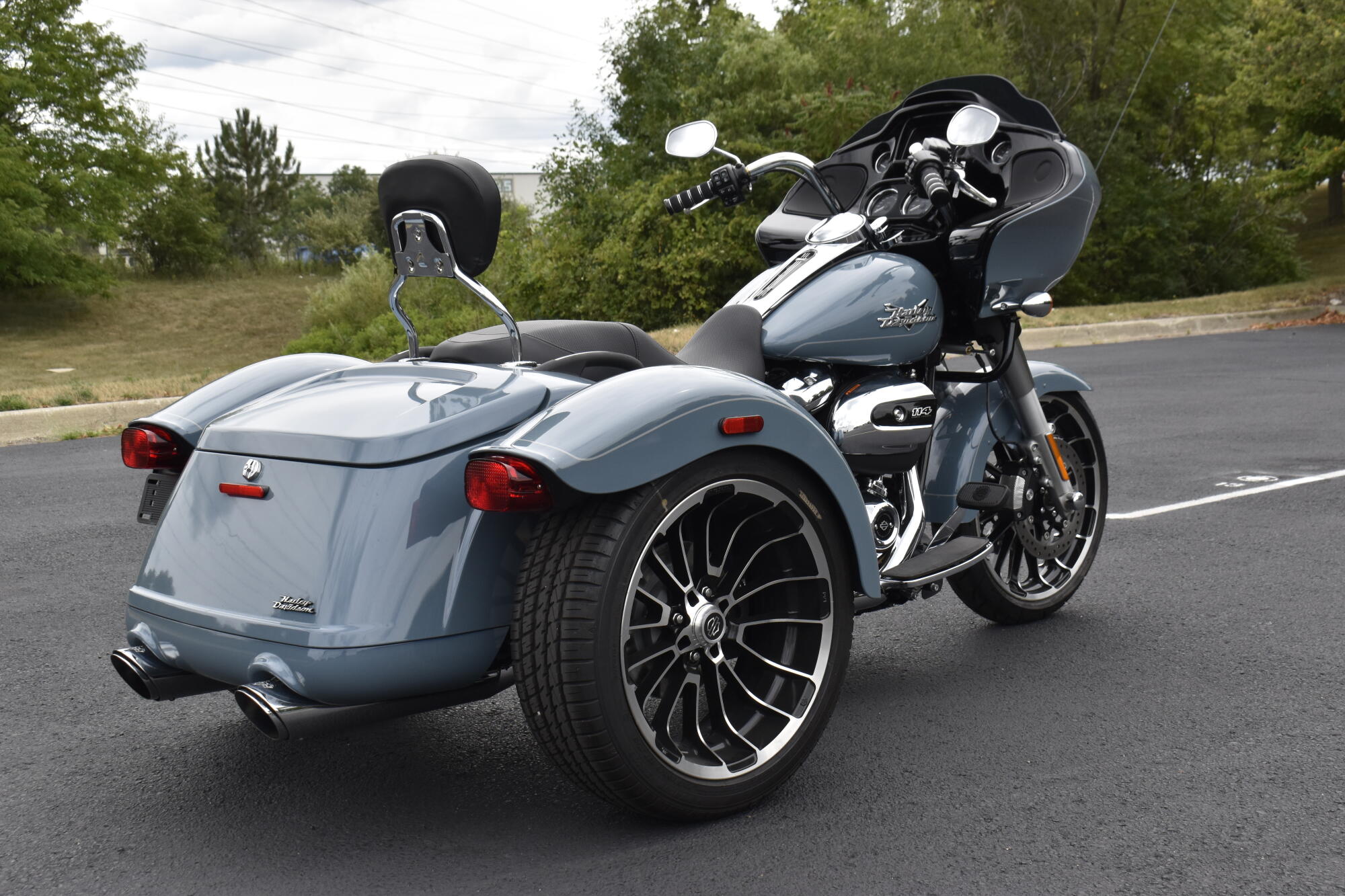 2024 Harley-Davidson® Road Glide® 3 Sharkskin Blue - Black Finish, photo 9