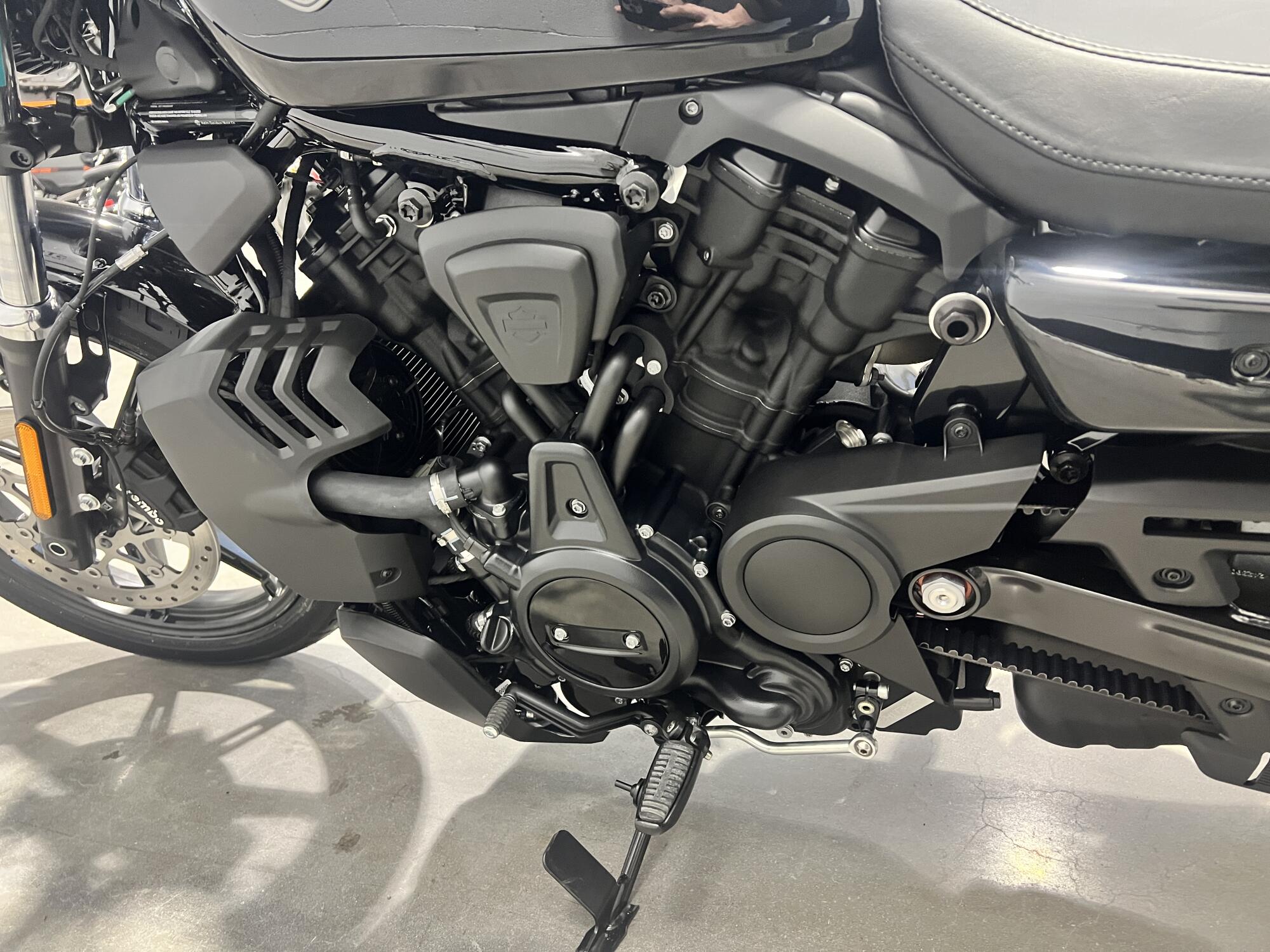 2026 Harley-Davidson® Nightster® Vivid Black RH975, photo 7